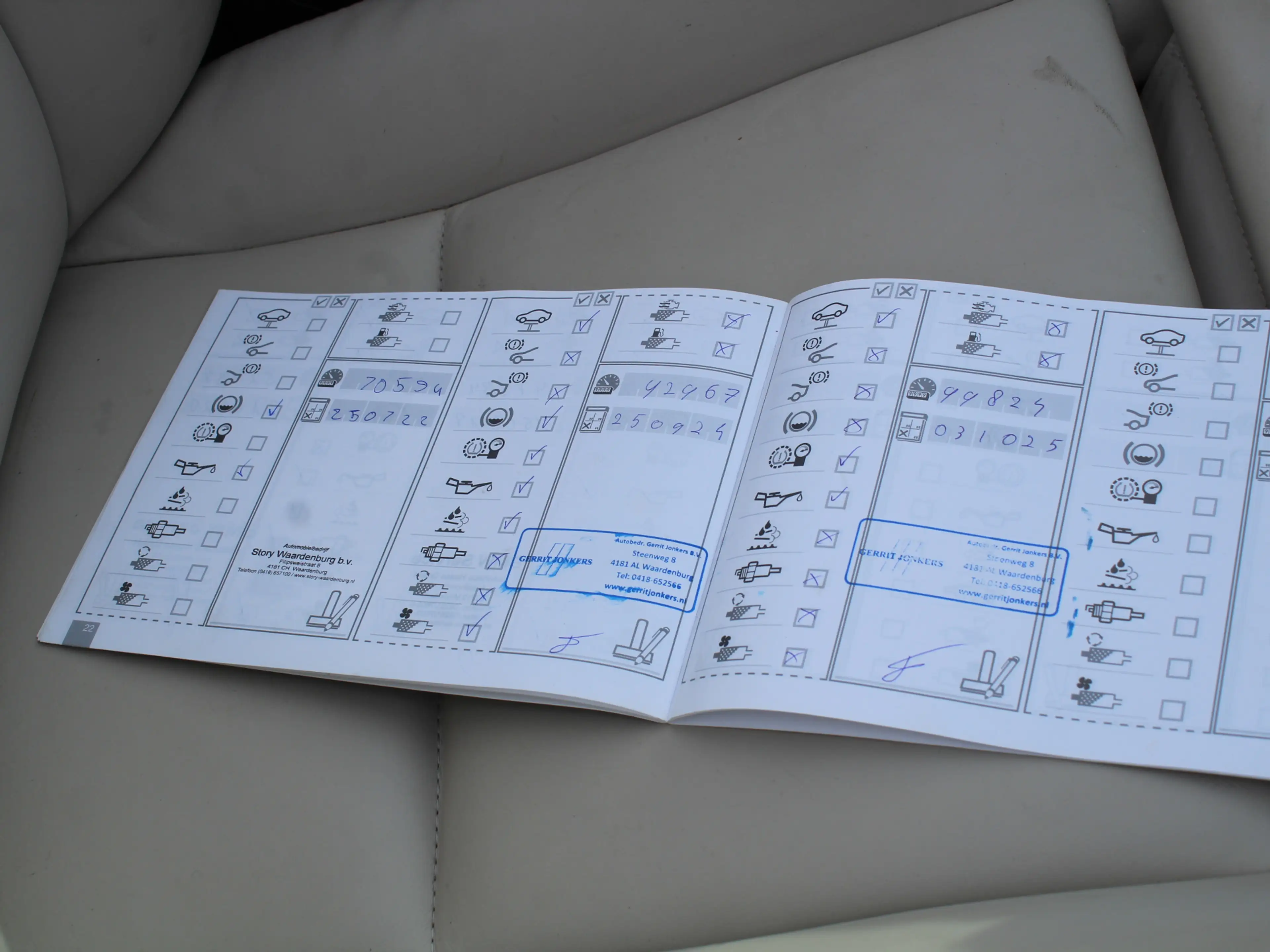 BMW Z4 Roadster sDrive35i Executive — photo 15