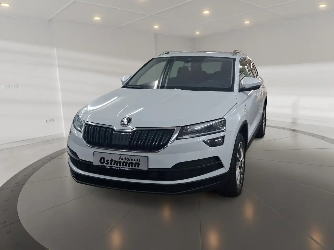Skoda Karoq Clever 1.5 TSI RFK ACC el.Heck CarPlay — photo 1 of 15