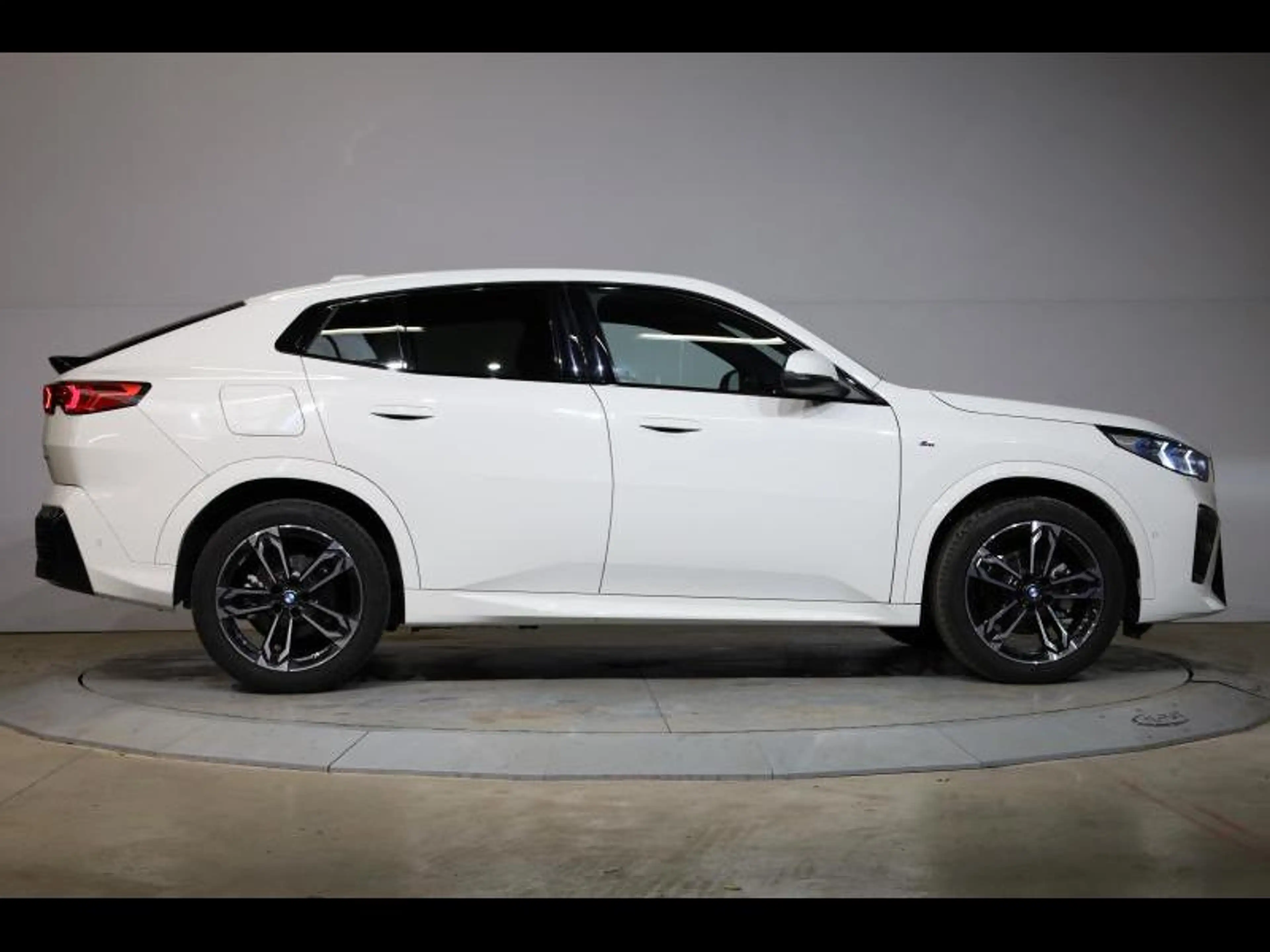 BMW X2 sDrive18d Kit M Sport — photo 3