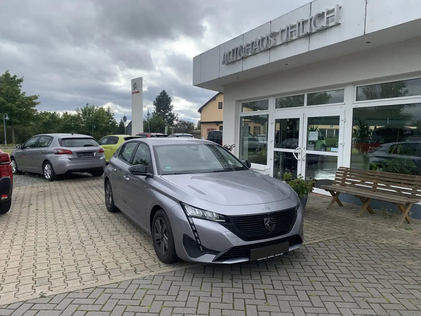 Peugeot 308 Active Pack PT 130"Mirror Screen, SHZ" Grau - 1