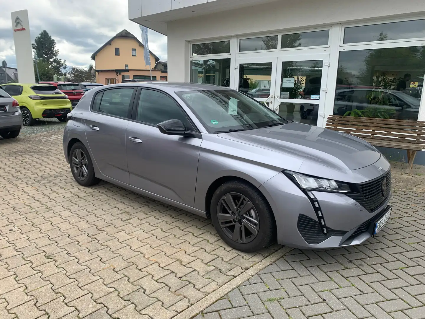 Peugeot 308 Active Pack PT 130"Mirror Screen, SHZ" Grau - 2