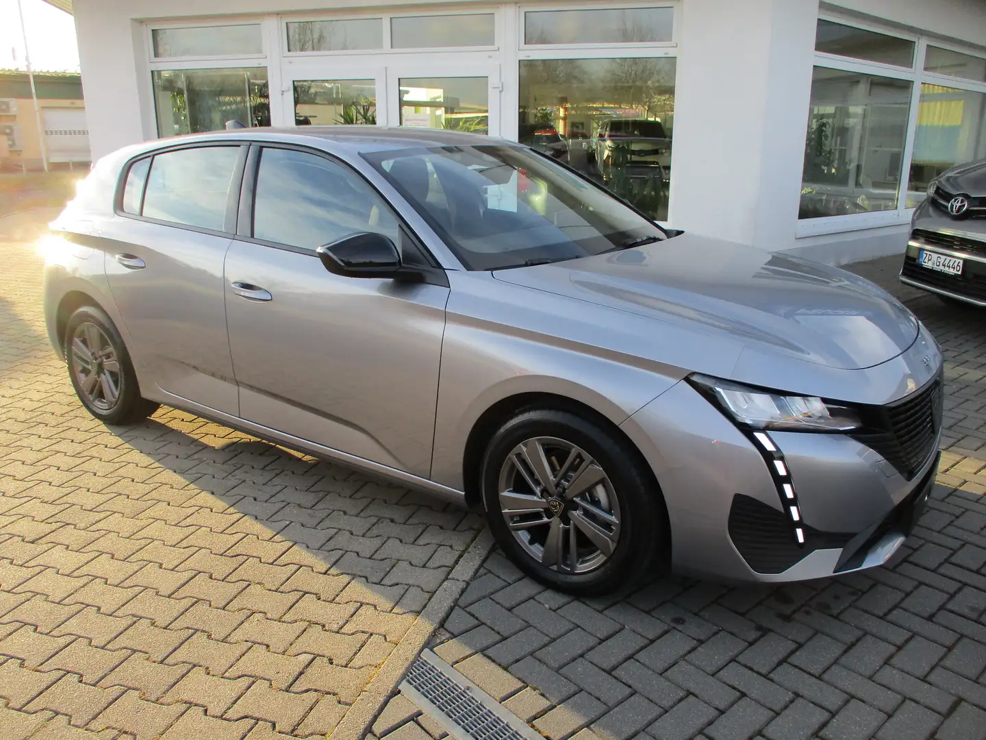 Peugeot 308 Active Pack PT 130"Mirror Screen, SHZ" Gris - 2