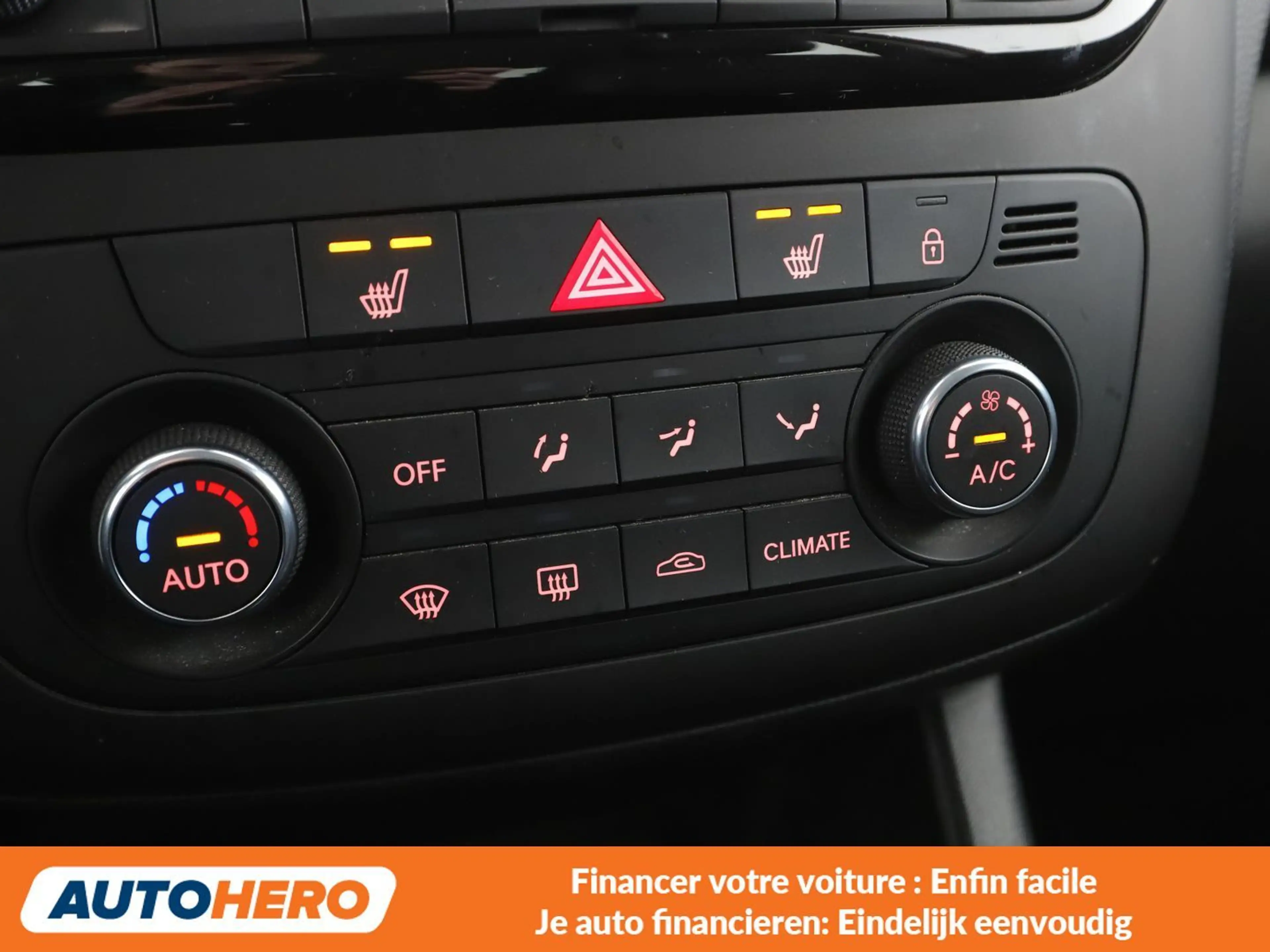Kia Venga 1.6 Dream Team — photo 10