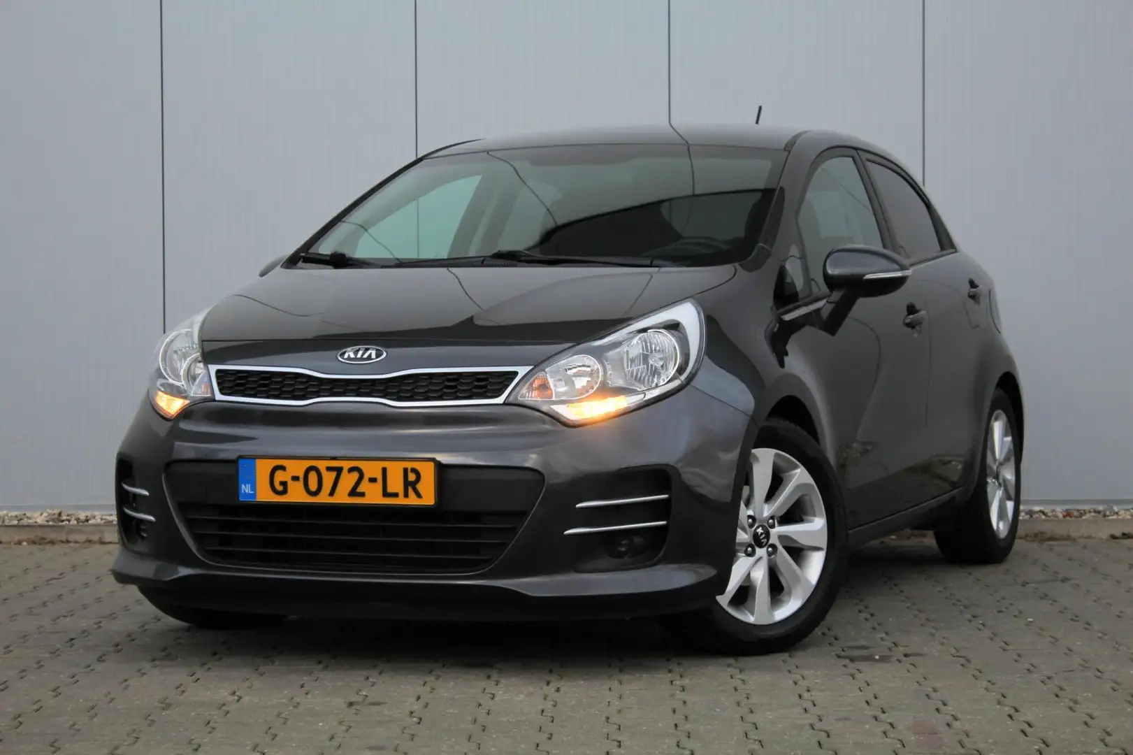 Kia Rio 1.2 CVVT ComfortPlusLine Gris - 1