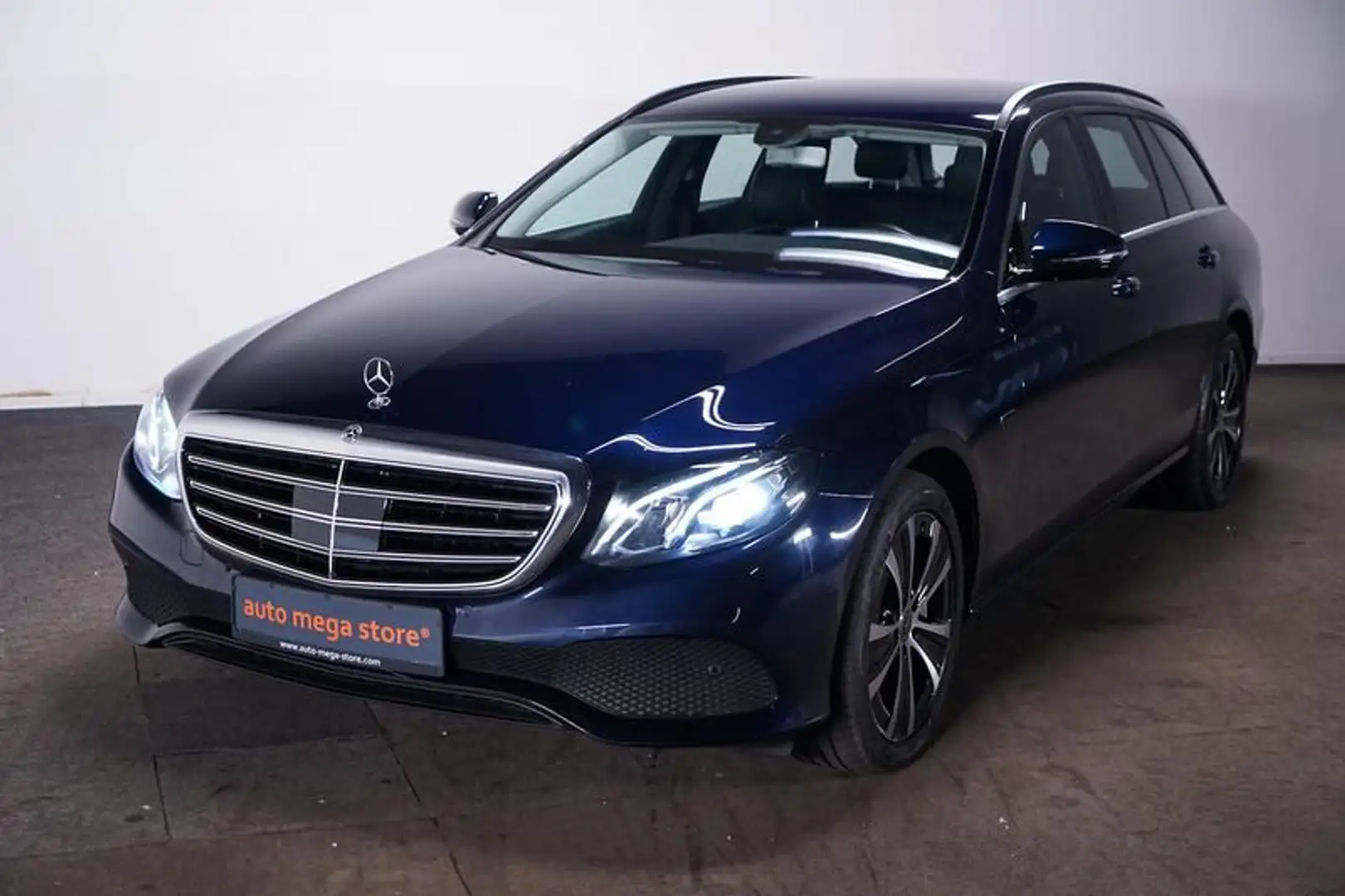 Mercedes-Benz E 300 2.0 de PHEV 9G Tronic*ACC*AHK*Navi*Kamera* Bleu - 1