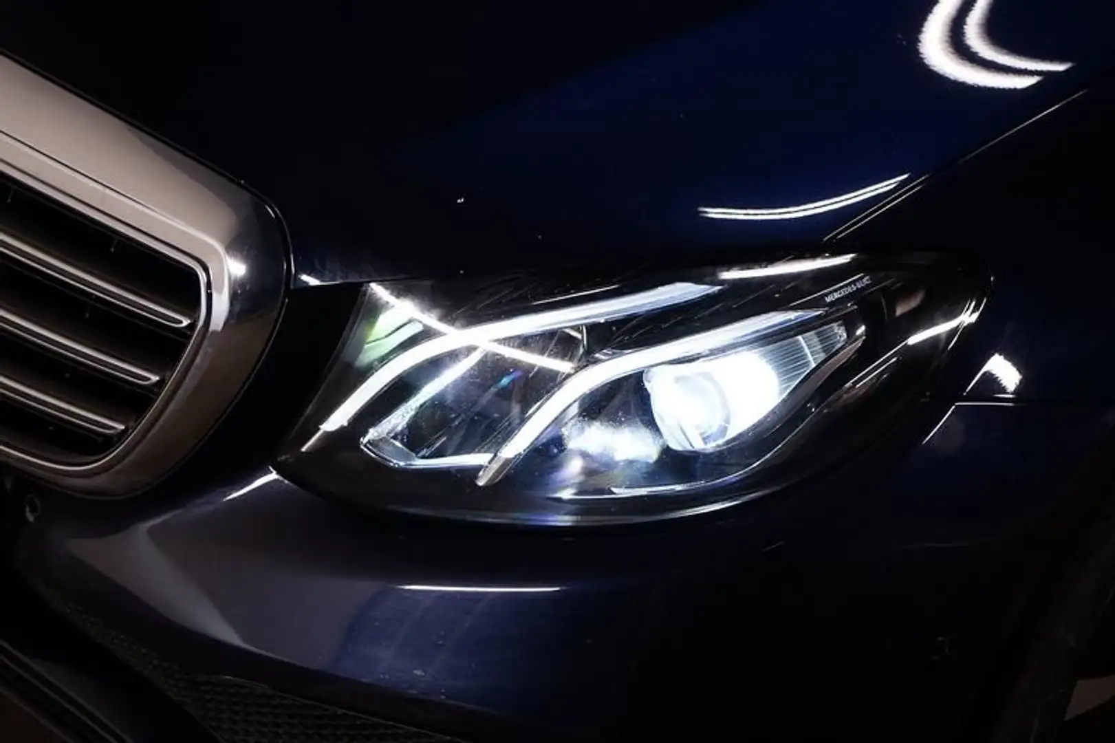 Mercedes-Benz E 300 2.0 de PHEV 9G Tronic*ACC*AHK*Navi*Kamera* Bleu - 2