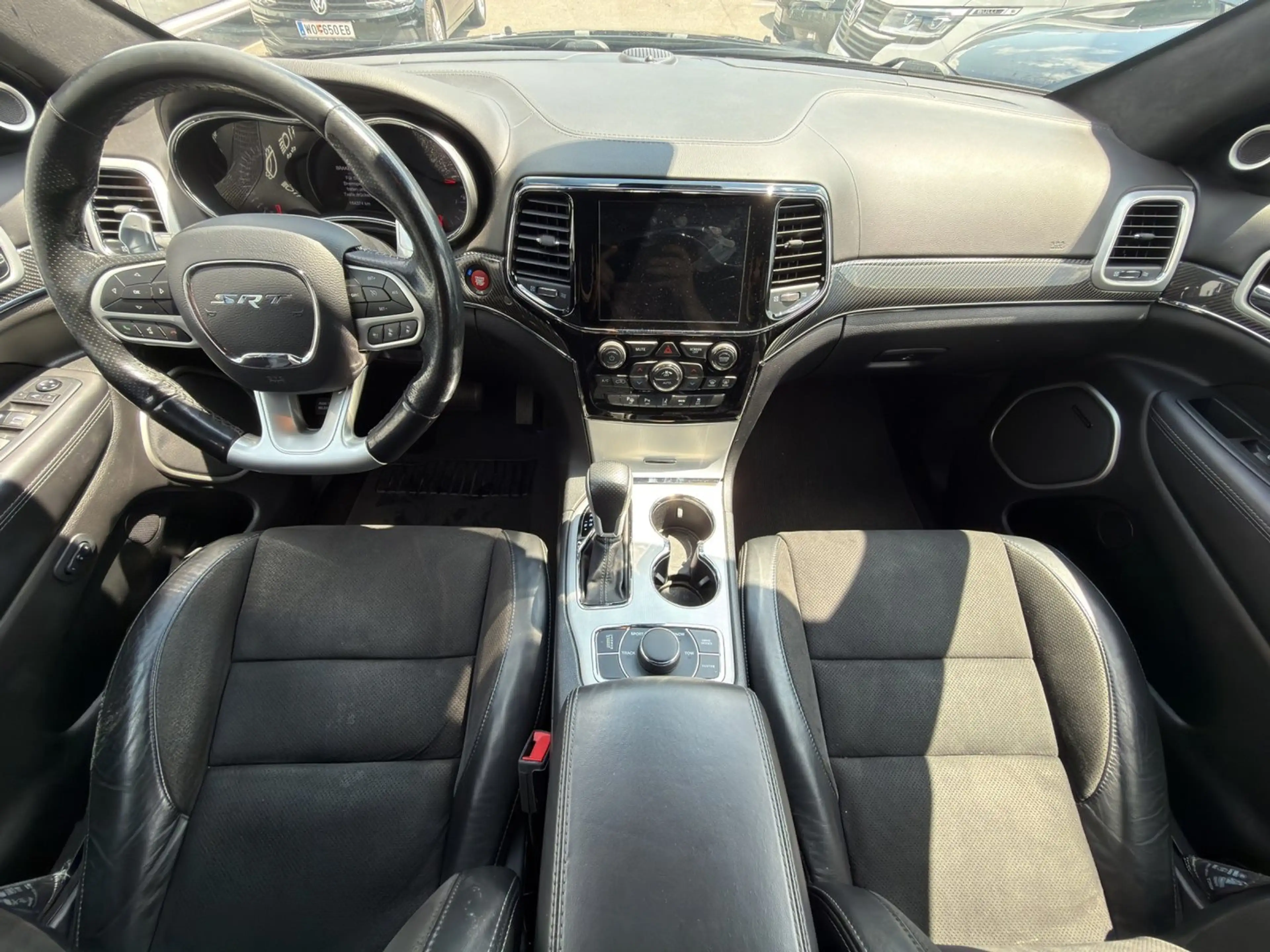 Jeep Grand Cherokee 6,4 V8 SRT8 — photo 8