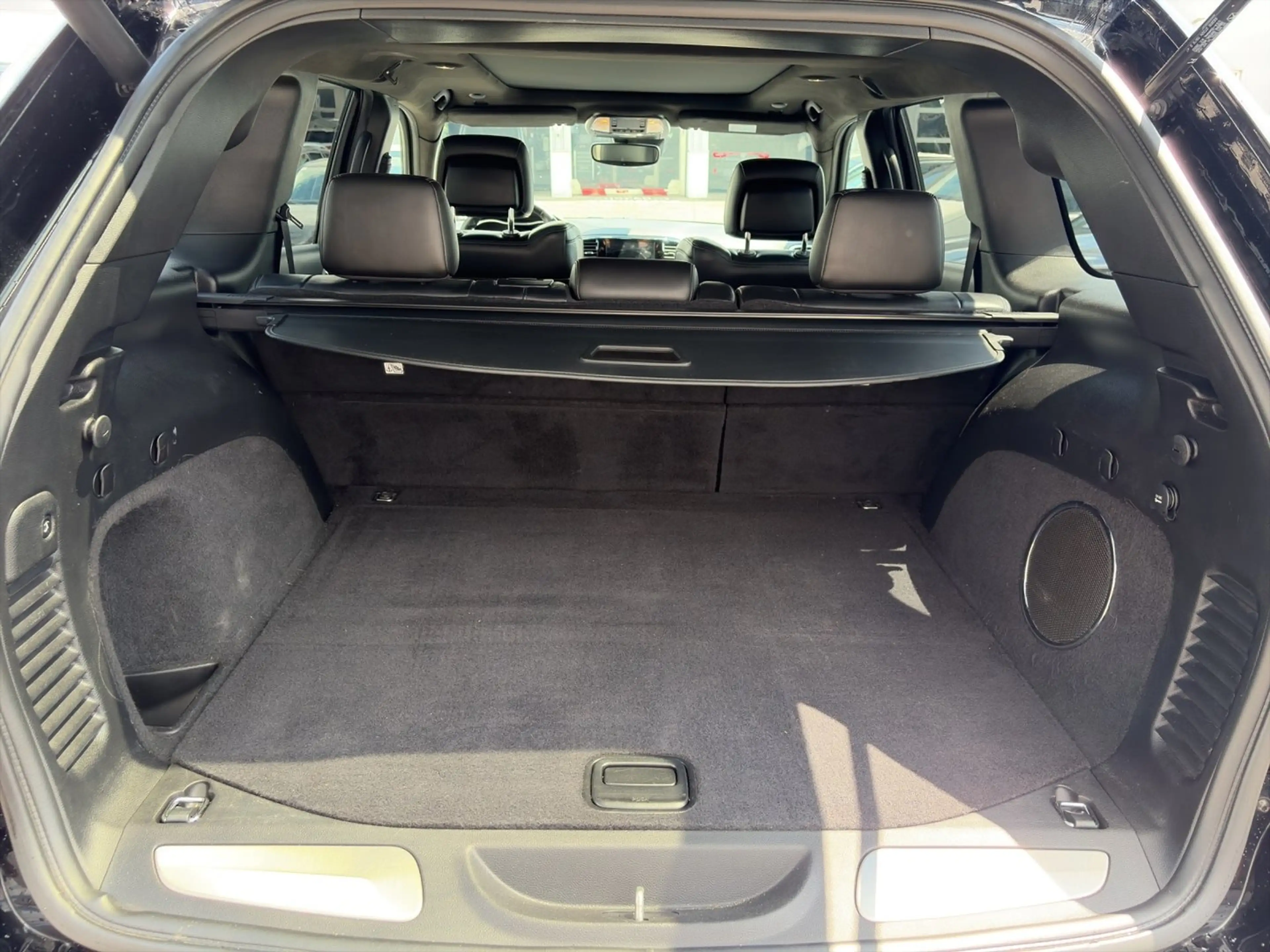Jeep Grand Cherokee 6,4 V8 SRT8 — photo 11