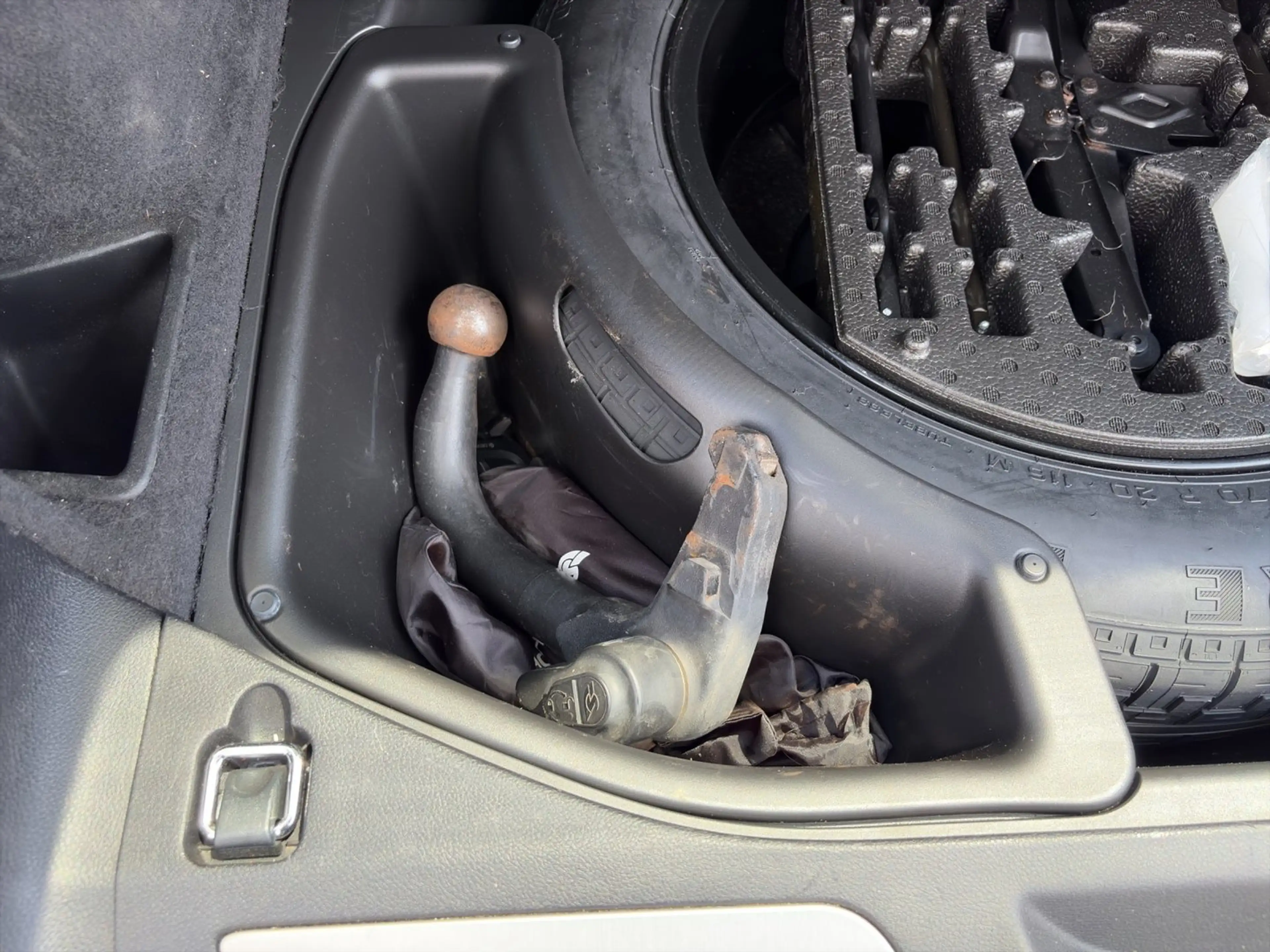 Jeep Grand Cherokee 6,4 V8 SRT8 — photo 12