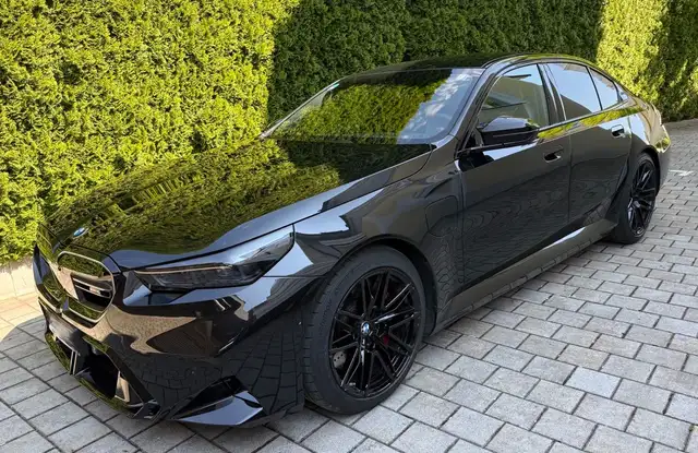 BMW M5 AHK+LED+Navi+Pano+SD+SHZ+3xKlima+4xSHZ+Kam. Ansicht 3