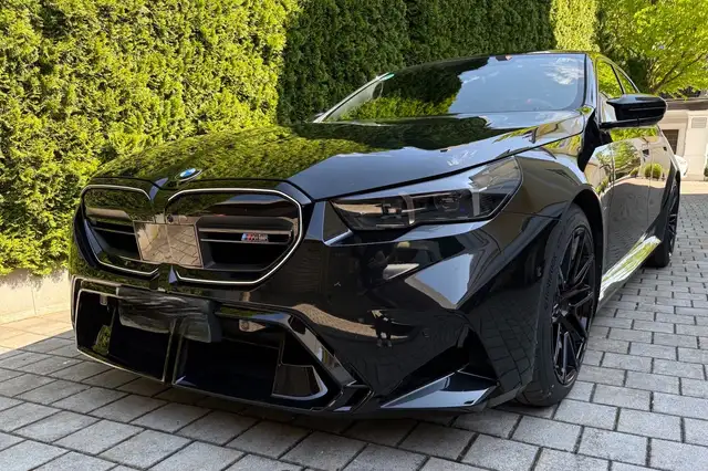 BMW M5 AHK+LED+Navi+Pano+SD+SHZ+3xKlima+4xSHZ+Kam. Ansicht 2