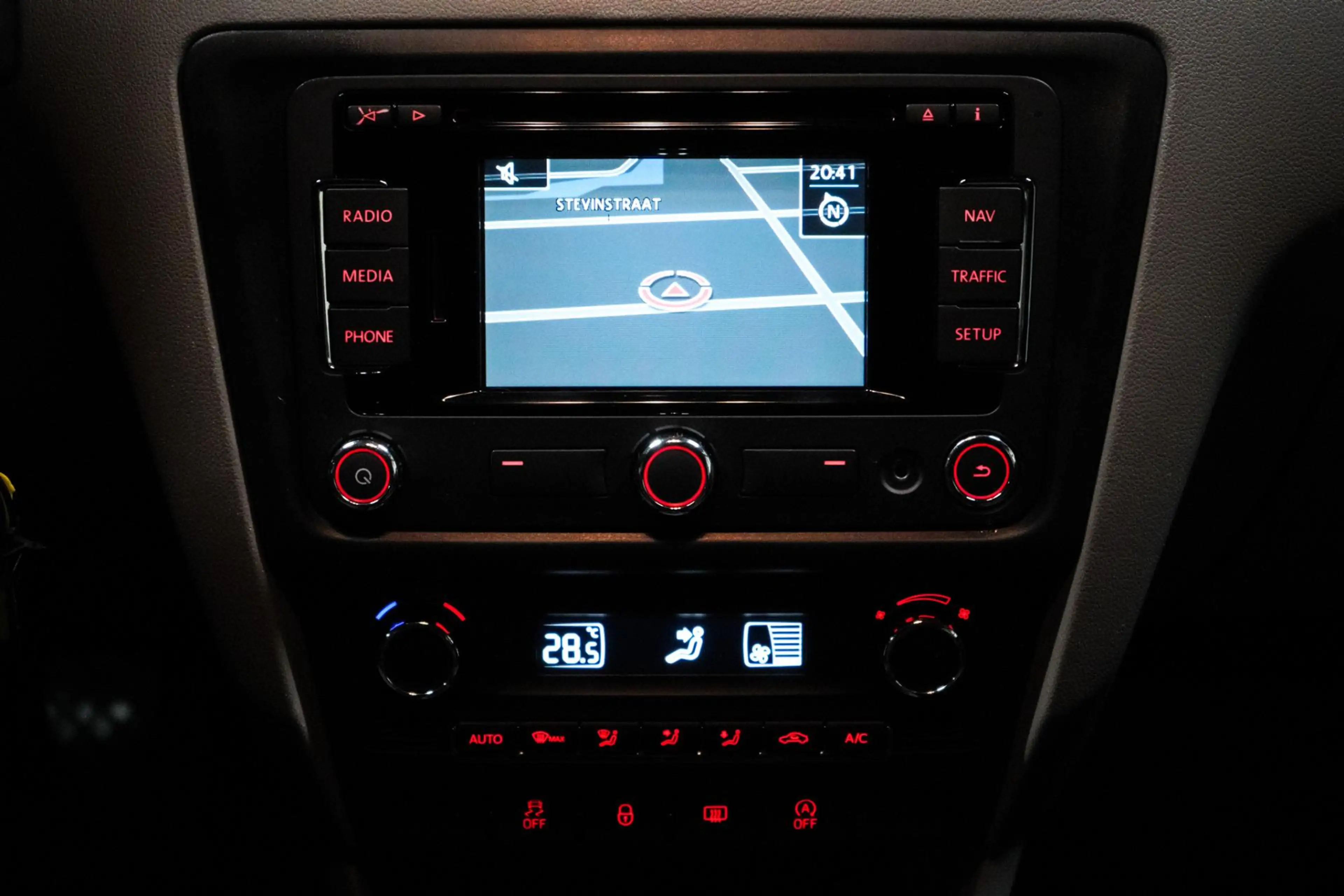 SEAT Toledo 1.2 TSI Businessline High Navi l Clima l Cruise l — photo 13