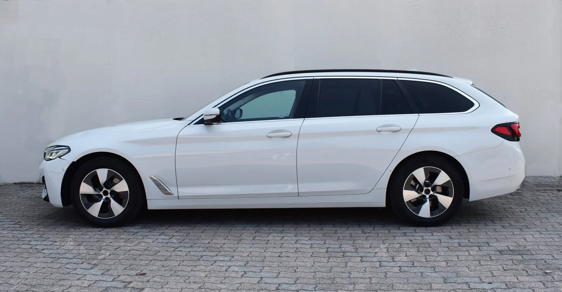 BMW 520 520 Mild-Hybrid 140 kW 48 v Wit - 1