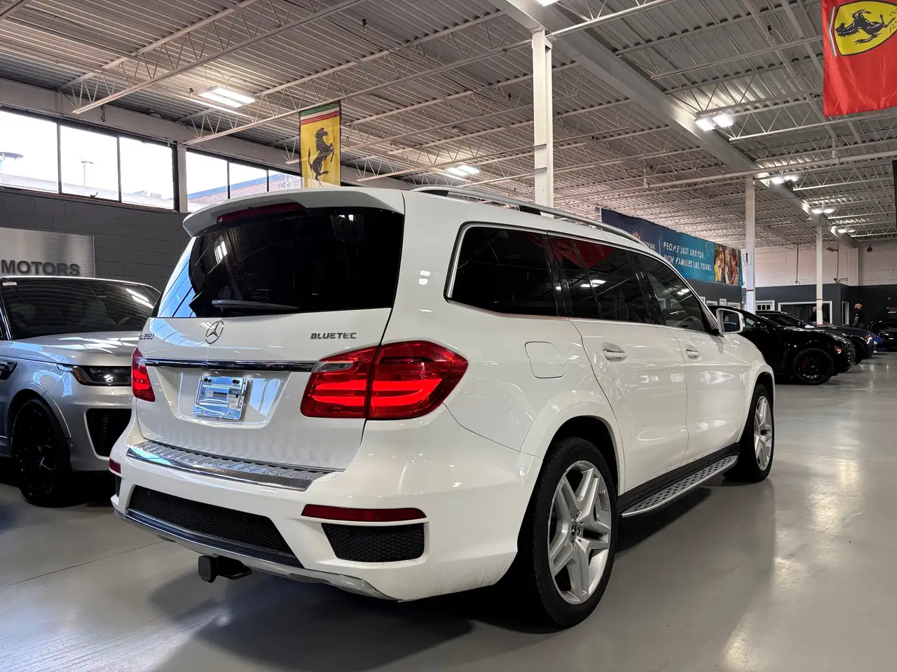 Mercedes-Benz GL-Class снимка Mercedes-Benz GL-Class