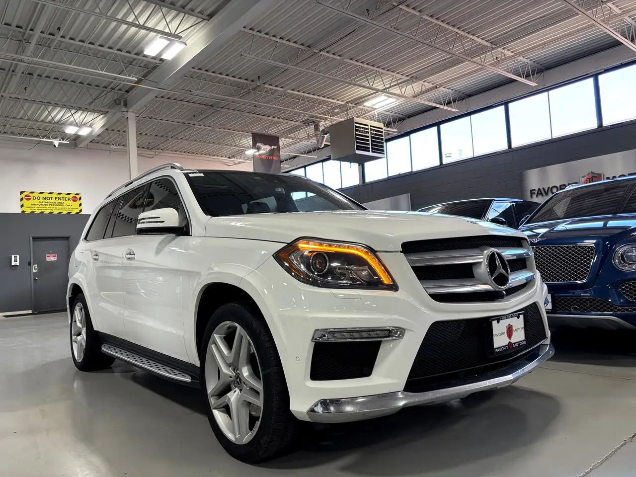 Mercedes-Benz GL-Class снимка Mercedes-Benz GL-Class