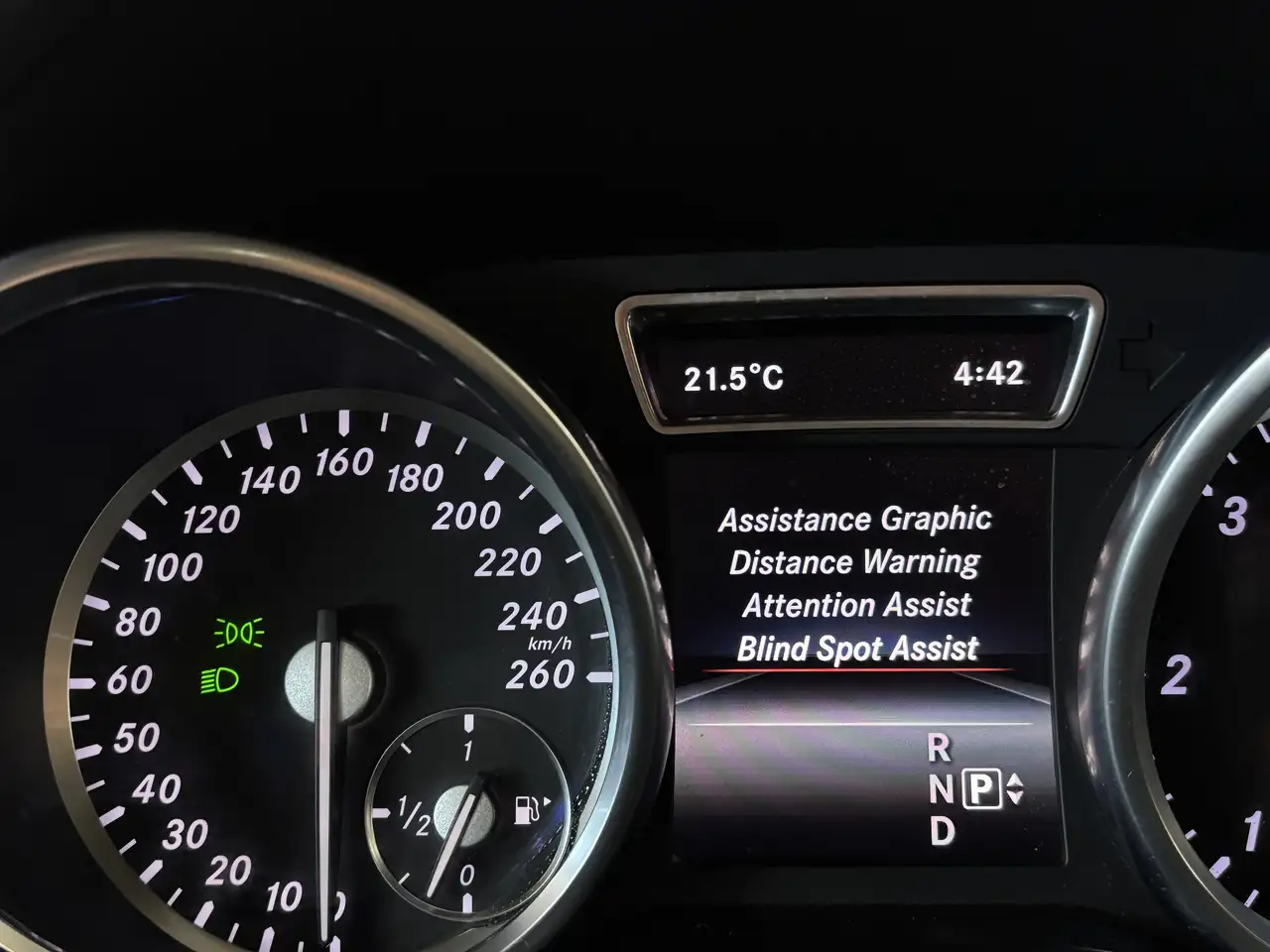 Mercedes-Benz GL-Class снимка Mercedes-Benz GL-Class