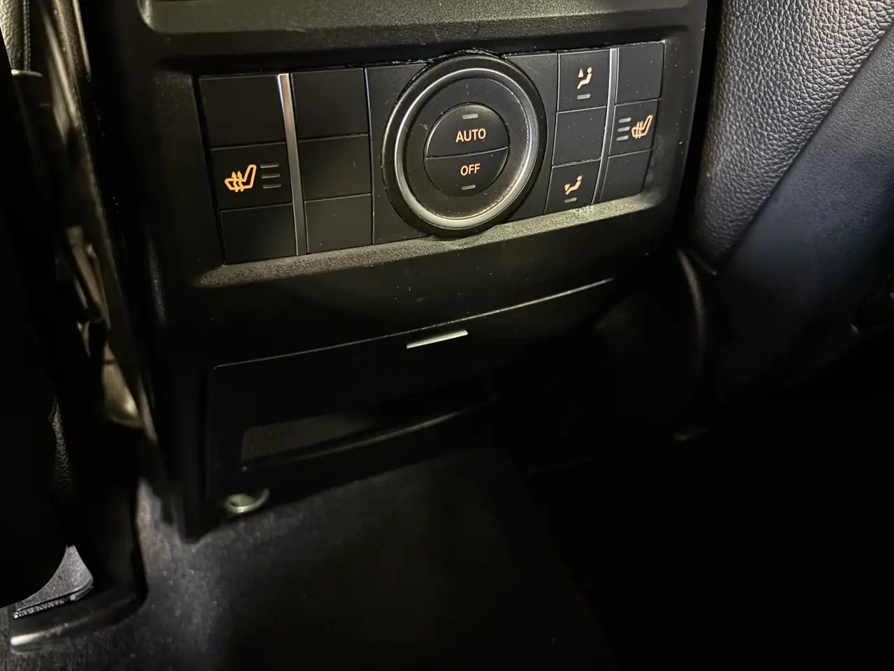 Mercedes-Benz GL-Class снимка Mercedes-Benz GL-Class