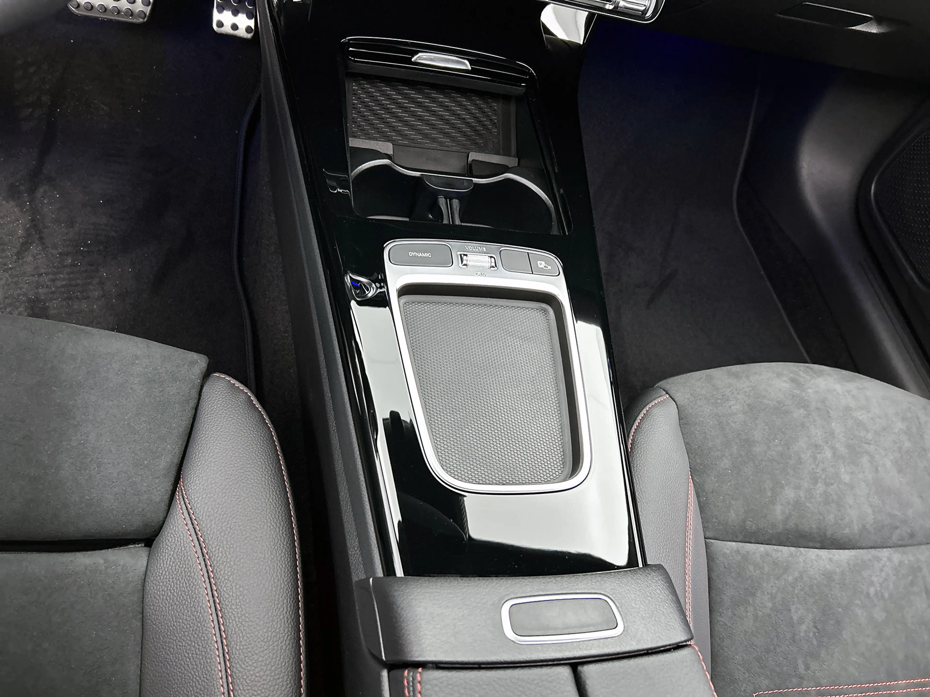 Mercedes-Benz CLA 250 Shooting Brake e Business Solution AMG | Nightpakk — photo 12