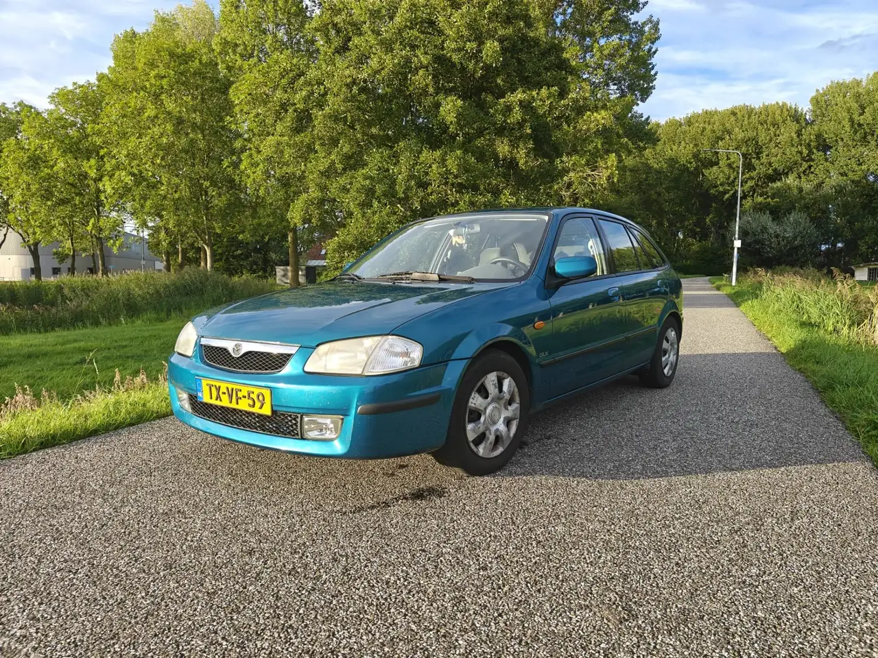 Mazda 323 1.8 F, foto 6