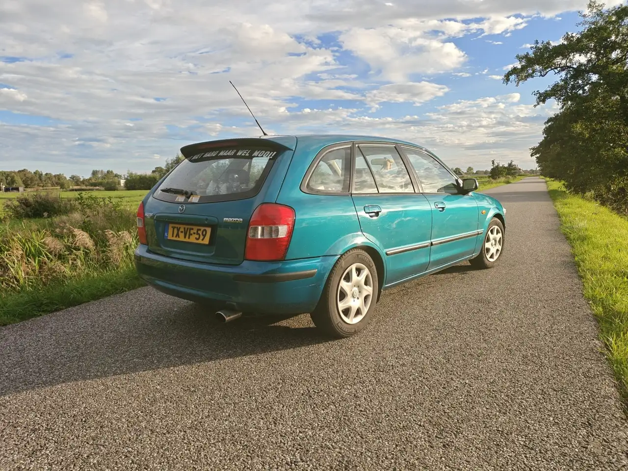 Mazda 323 1.8 F, foto 3
