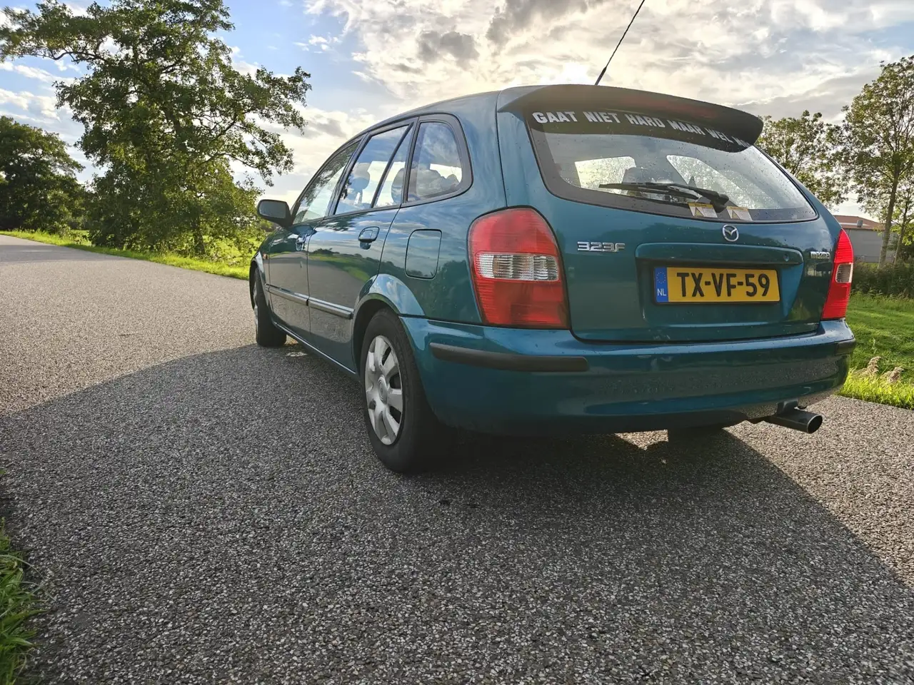 Mazda 323 1.8 F, foto 5