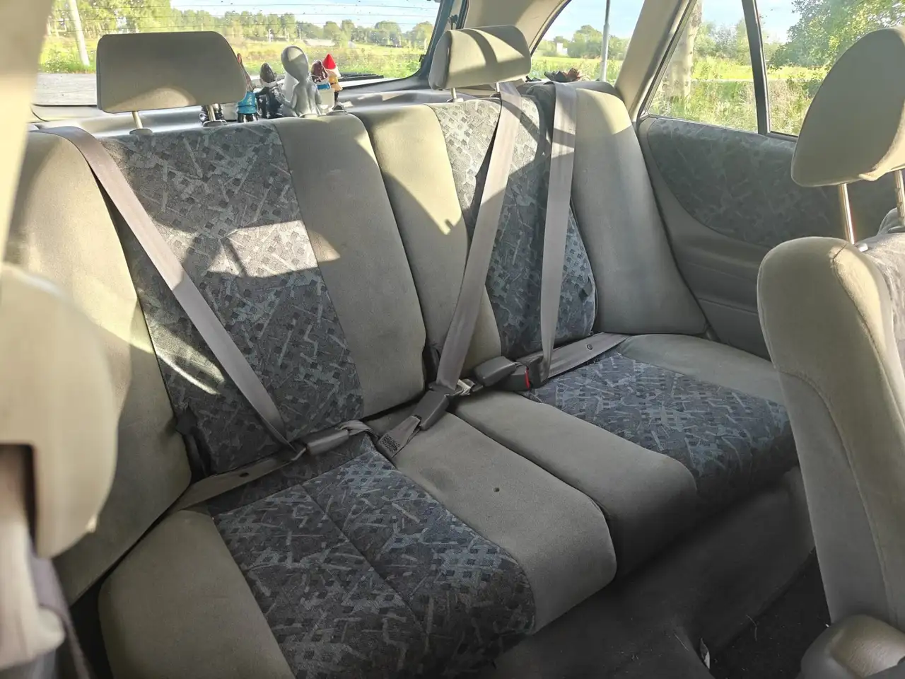 Mazda 323 1.8 F, foto 11