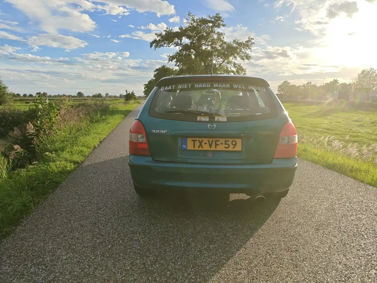 Mazda 323 1.8 F, foto 4
