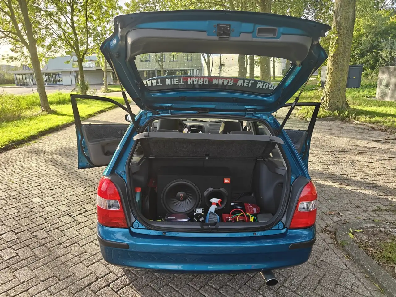 Mazda 323 1.8 F, foto 10