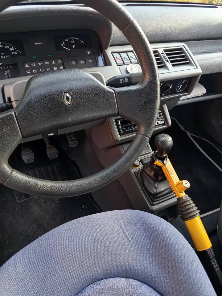 Renault Clio 1.2i RL, foto 3