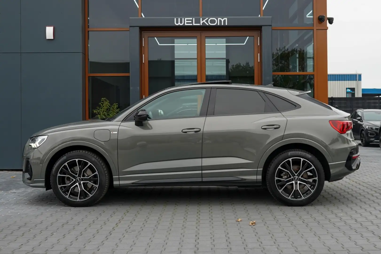 Audi Q3 Sportback 45 TFSI e S Edition | Pano | Adap. Cruis Grijs - 2