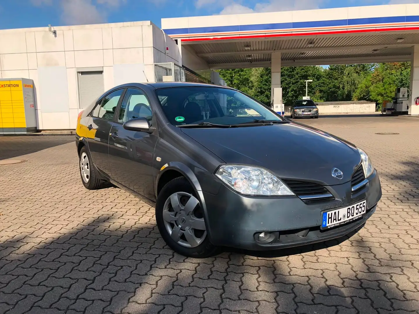 Nissan Primera Guter Zustand. Klima, Rückfahrkamera, inkl. Winterreifen. Auspuff müsste geschweißt werden (macht Geräusch). Grau - 2