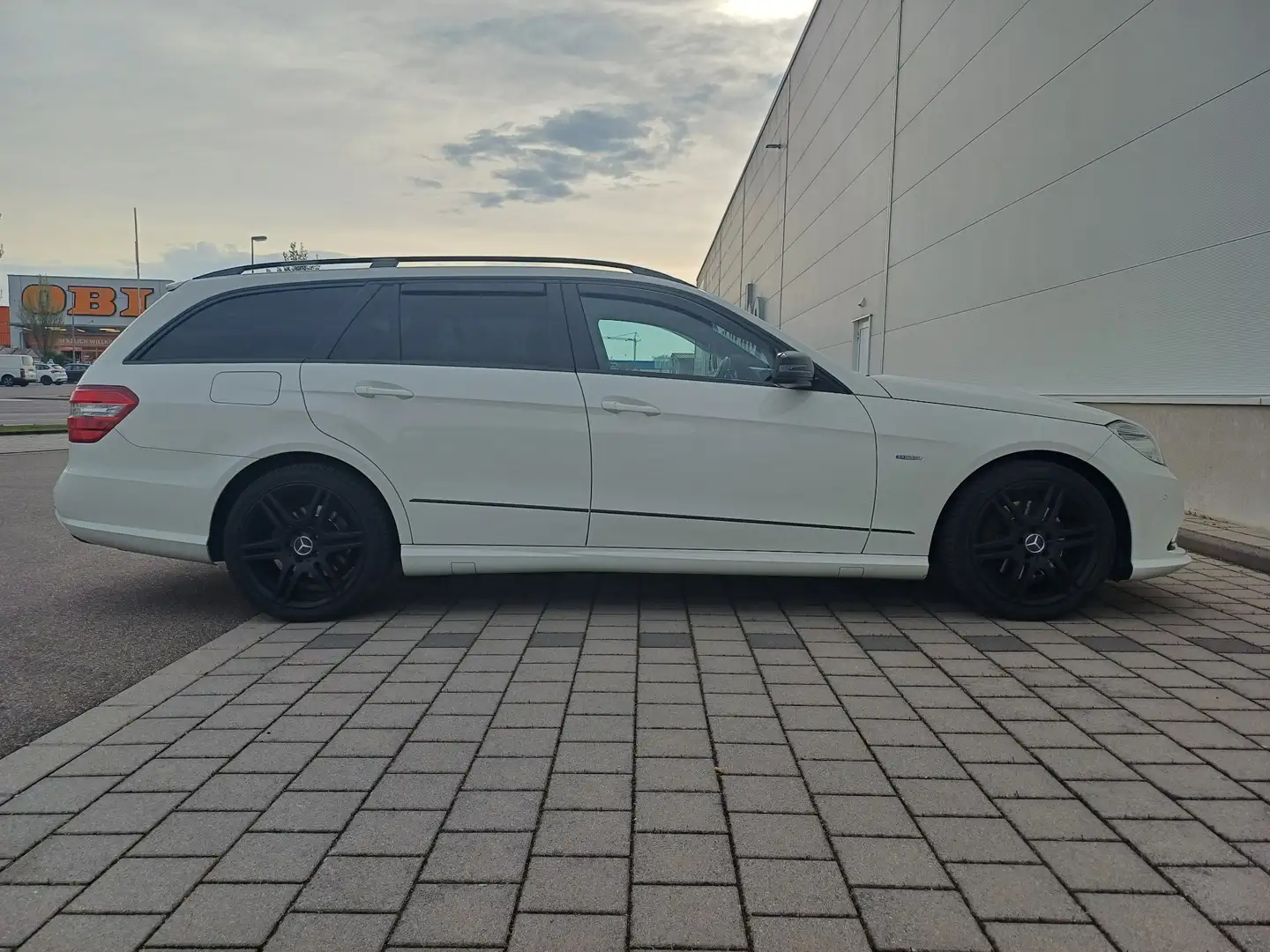 Mercedes-Benz E 250 T CGI BlueEFFICIENCY Automatik Avantgarde Weiß - 2