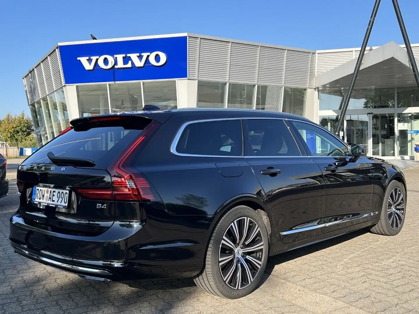 Volvo V90 B4 DIESEL (197 PS) AG8|PLUS|Bright|ACC|Leder|AHK Schwarz - 2