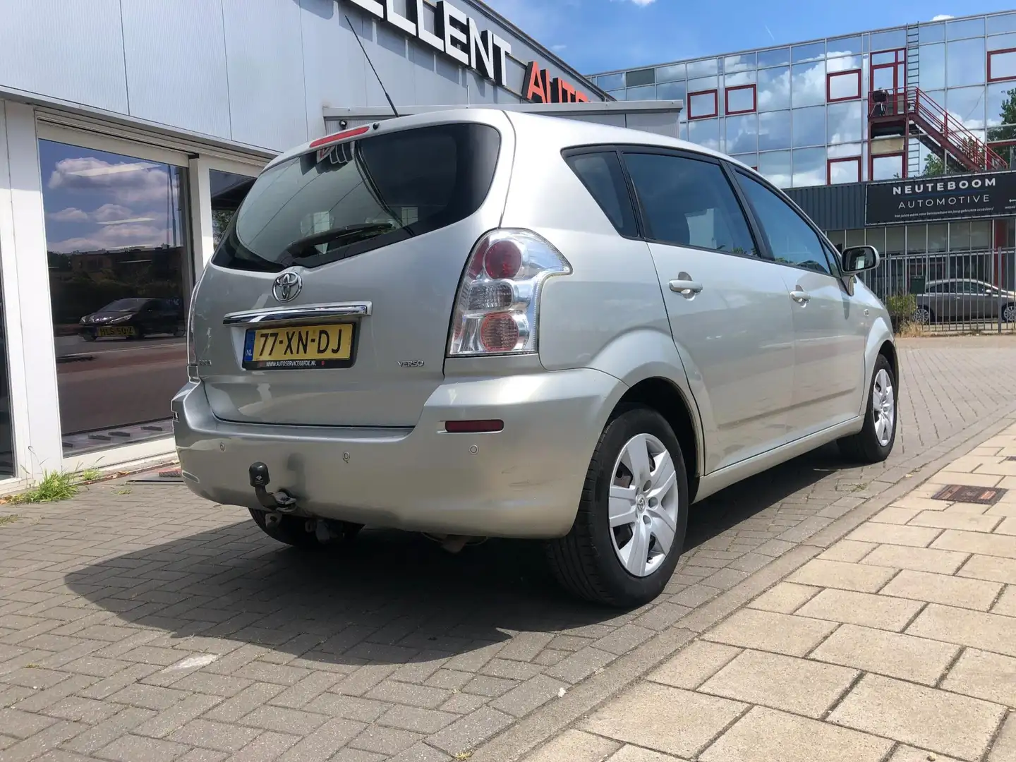 Toyota Verso 1.8 VVT-i Sol Grijs - 2