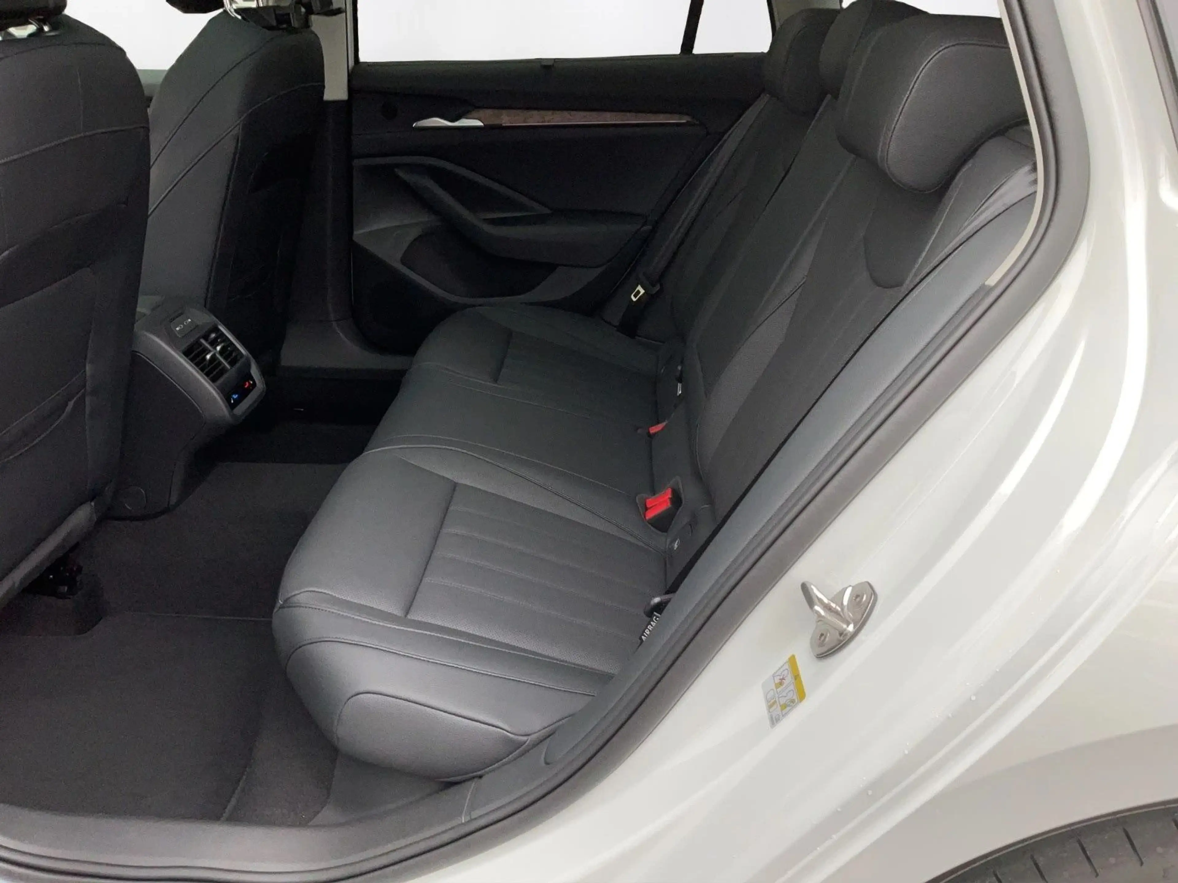 Skoda Superb Combi  iV 1.5 TSI DSG Laurin&Klement VOLL — photo 5
