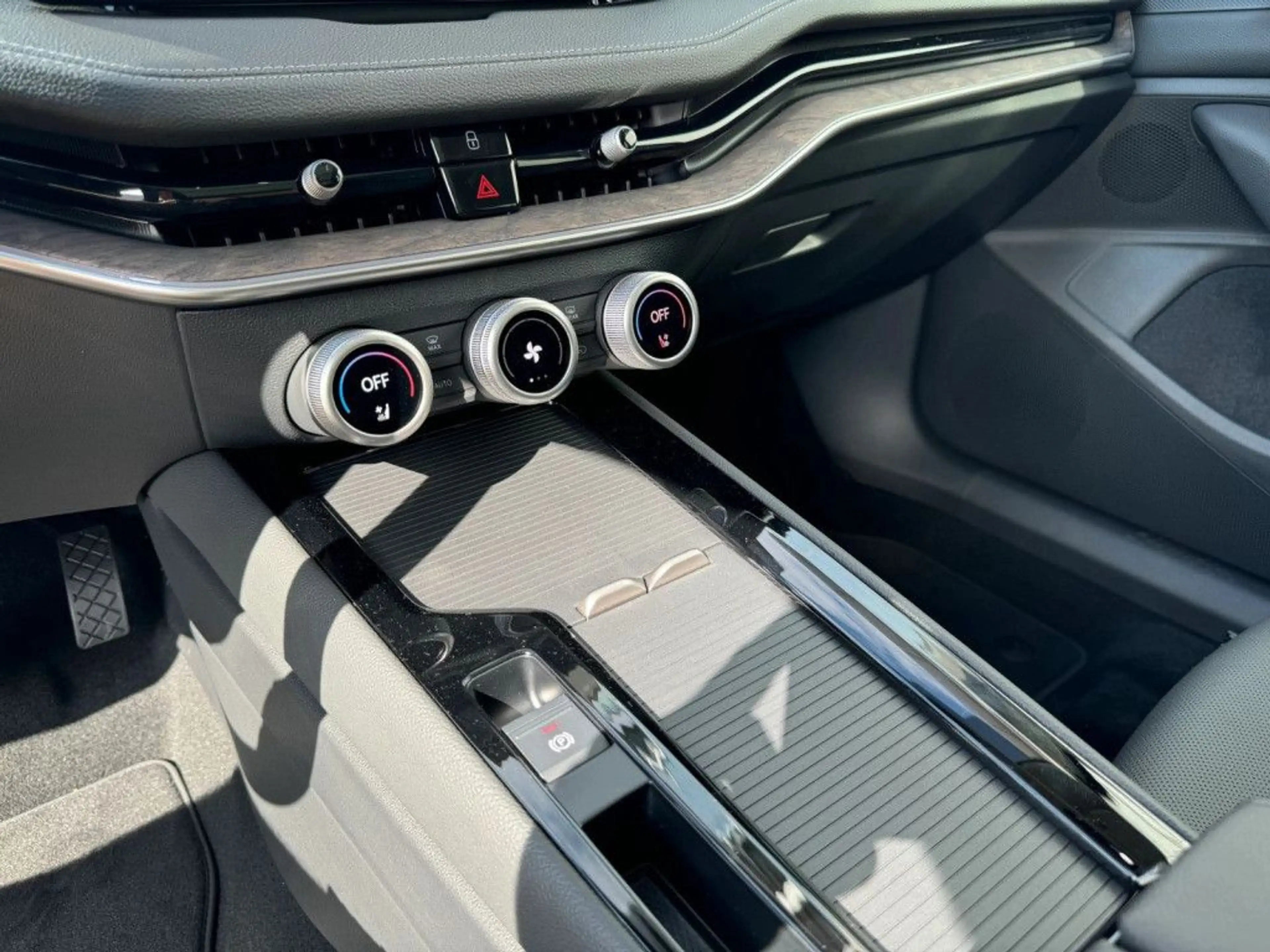 Skoda Superb Combi  iV 1.5 TSI DSG Laurin&Klement VOLL — photo 14