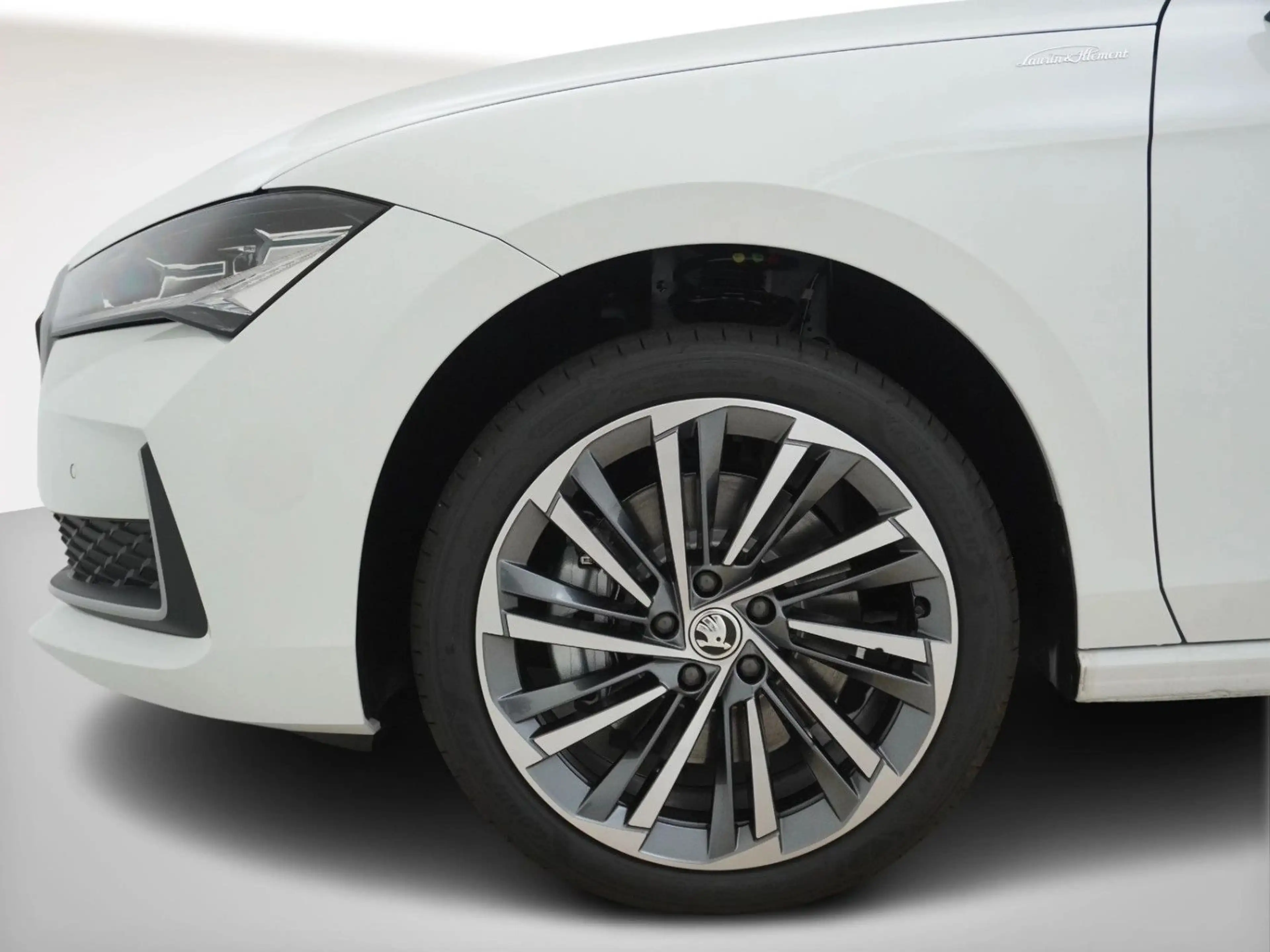 Skoda Superb Combi  iV 1.5 TSI DSG Laurin&Klement VOLL — photo 7