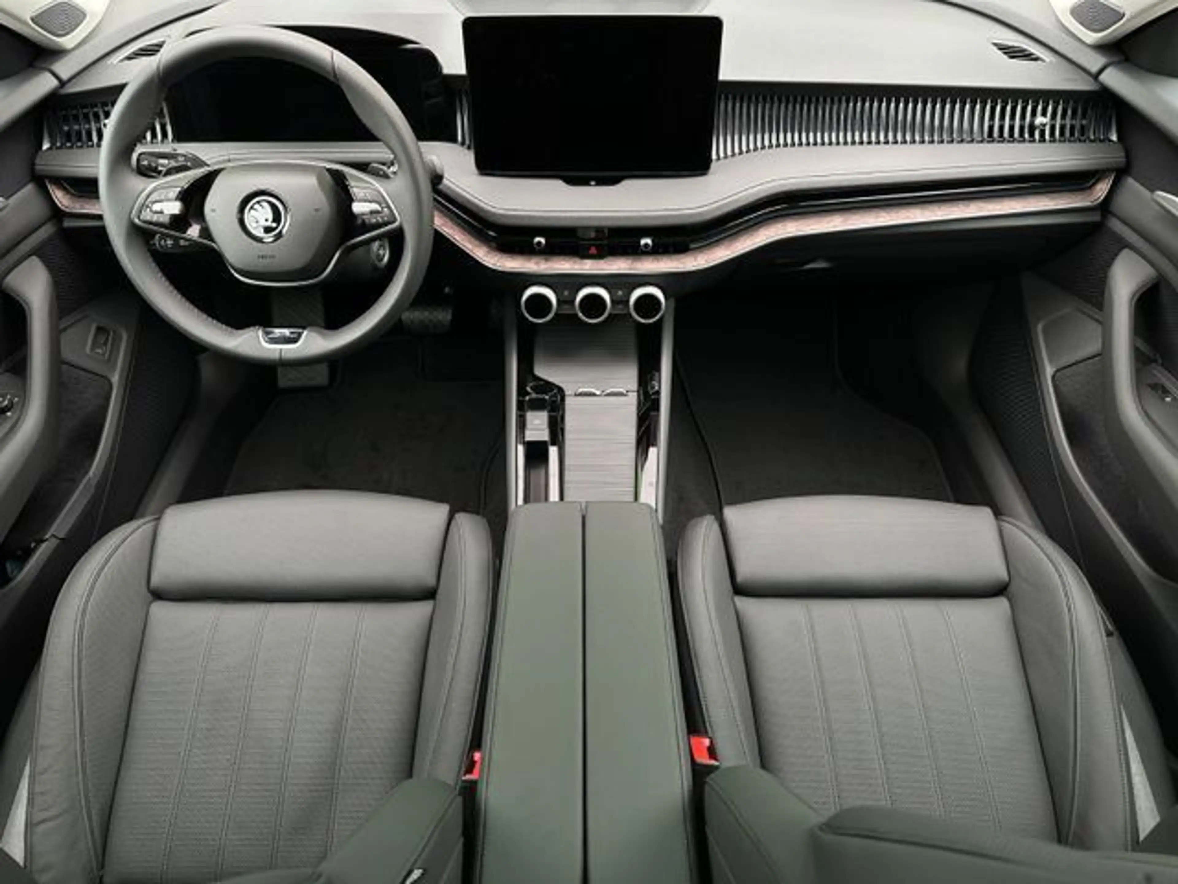 Skoda Superb Combi  iV 1.5 TSI DSG Laurin&Klement VOLL — photo 3