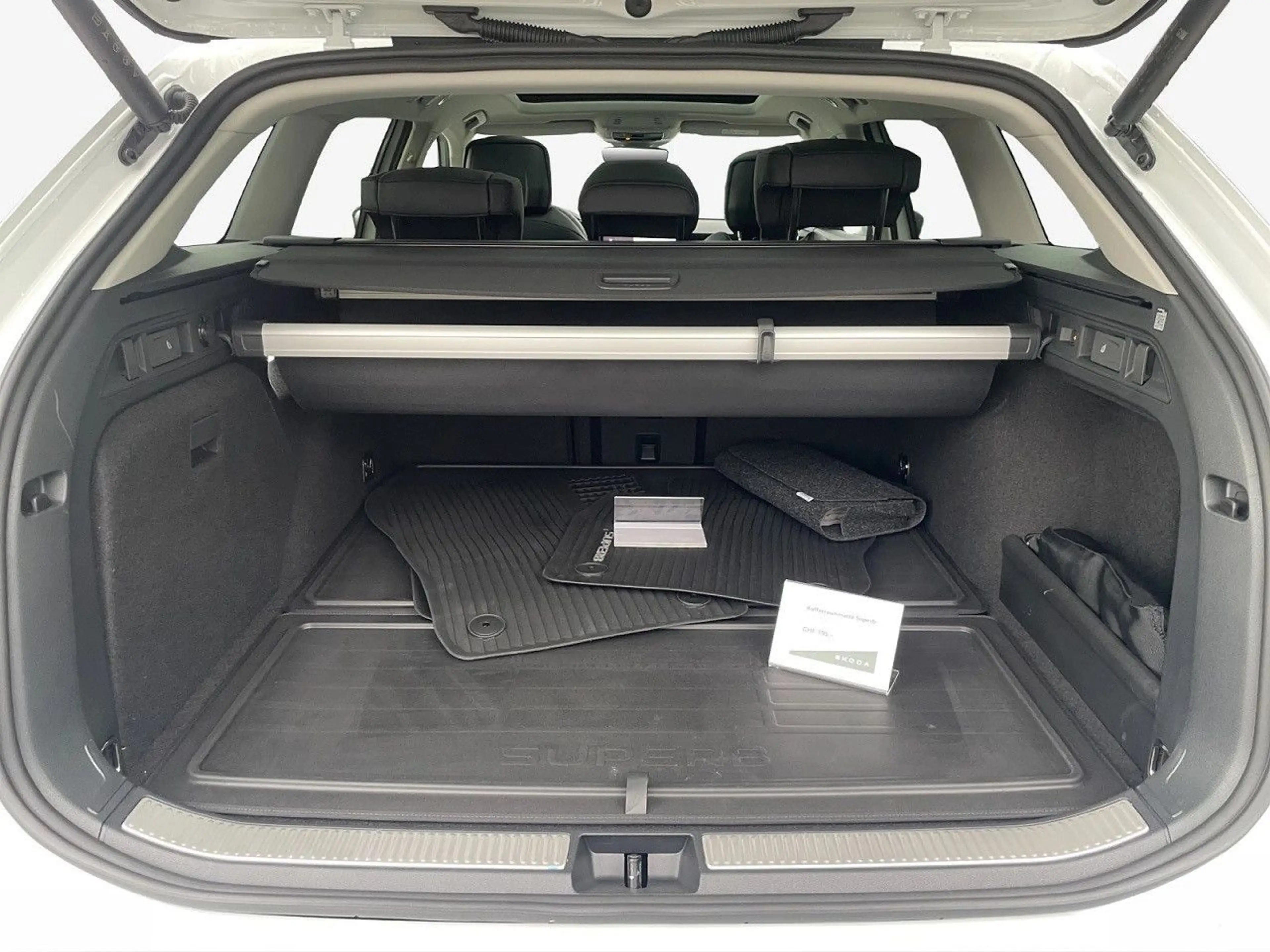 Skoda Superb Combi  iV 1.5 TSI DSG Laurin&Klement VOLL — photo 6