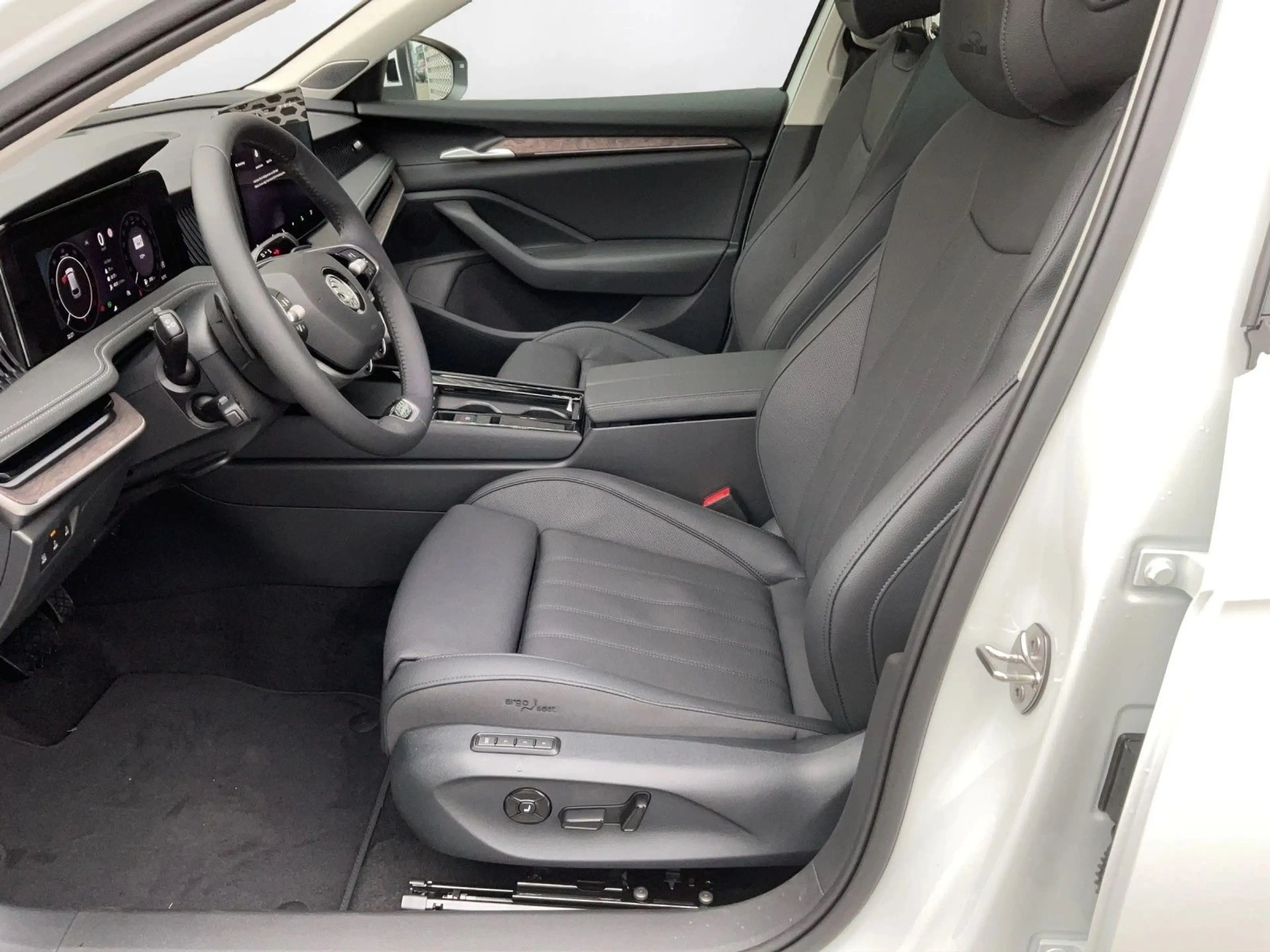 Skoda Superb Combi  iV 1.5 TSI DSG Laurin&Klement VOLL — photo 4