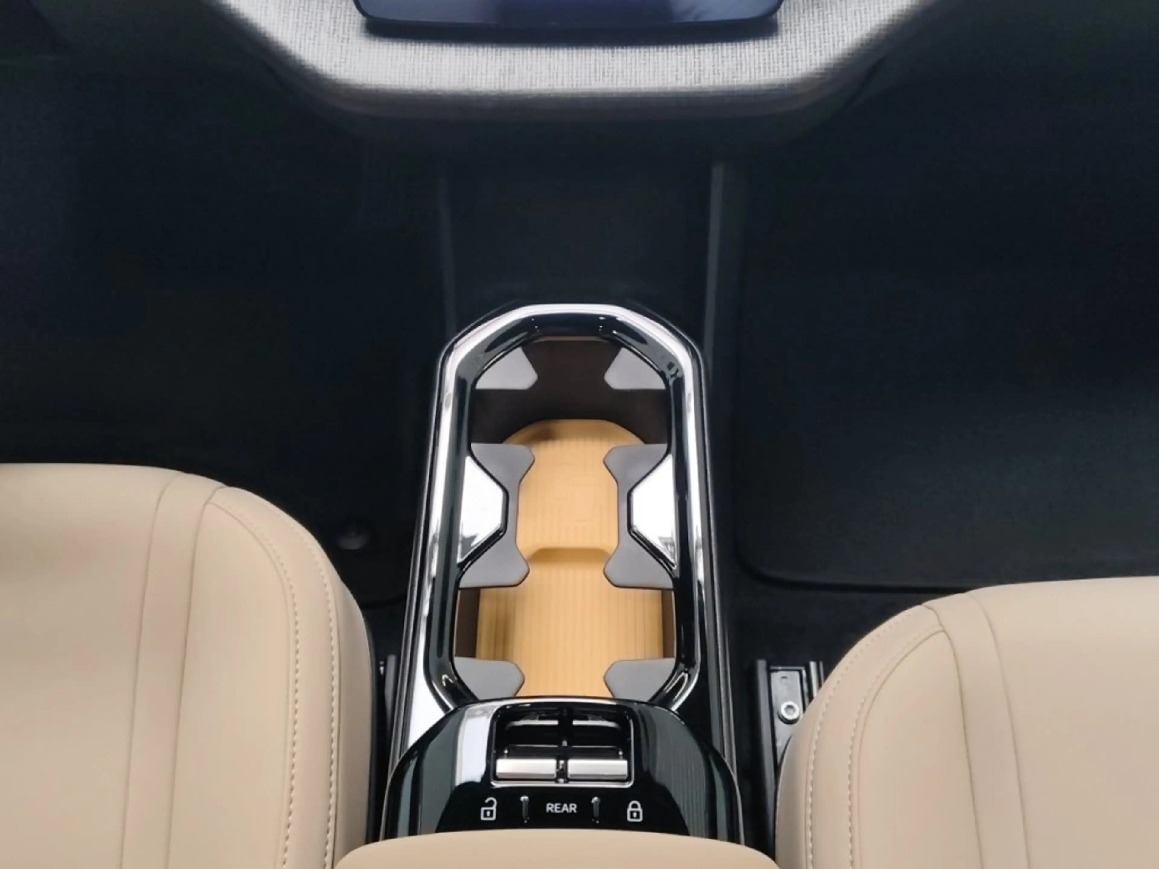 Volvo EX30 Cross Country Plus — photo 11