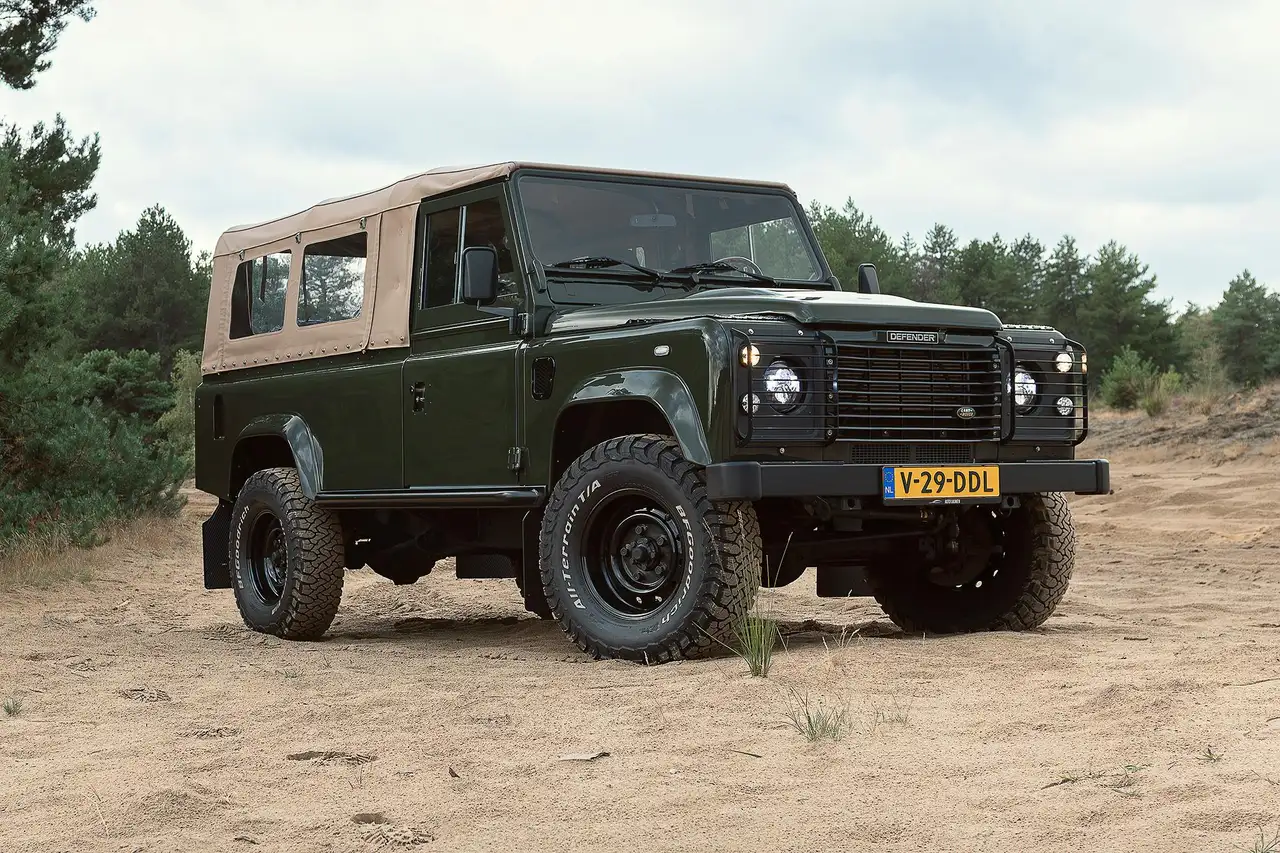 Land Rover Defender 2.5 TD5 110 180 PK Beachrunner Olijfgroen Dutch De, foto 4