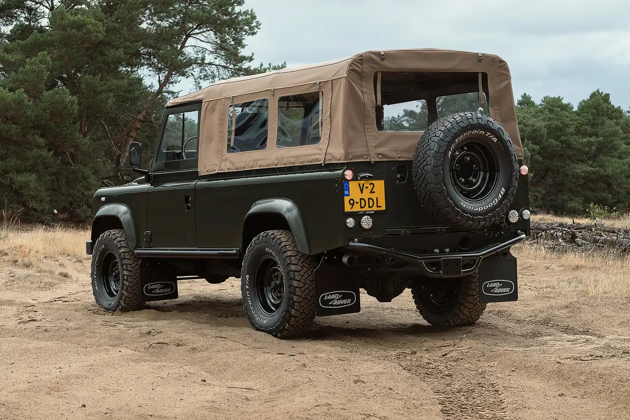 Land Rover Defender 2.5 TD5 110 180 PK Beachrunner Olijfgroen Dutch De, foto 7