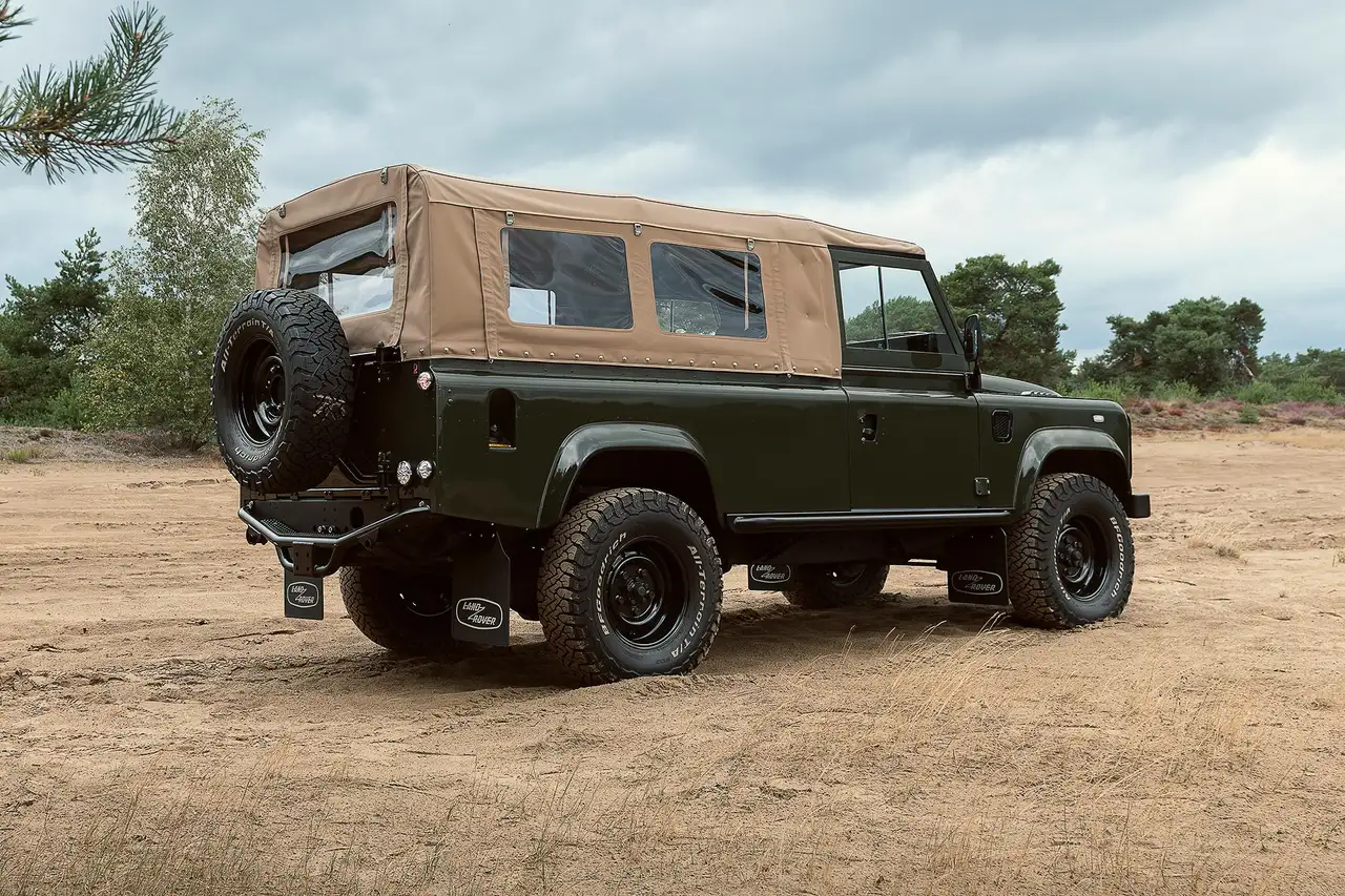 Land Rover Defender 2.5 TD5 110 180 PK Beachrunner Olijfgroen Dutch De, foto 6