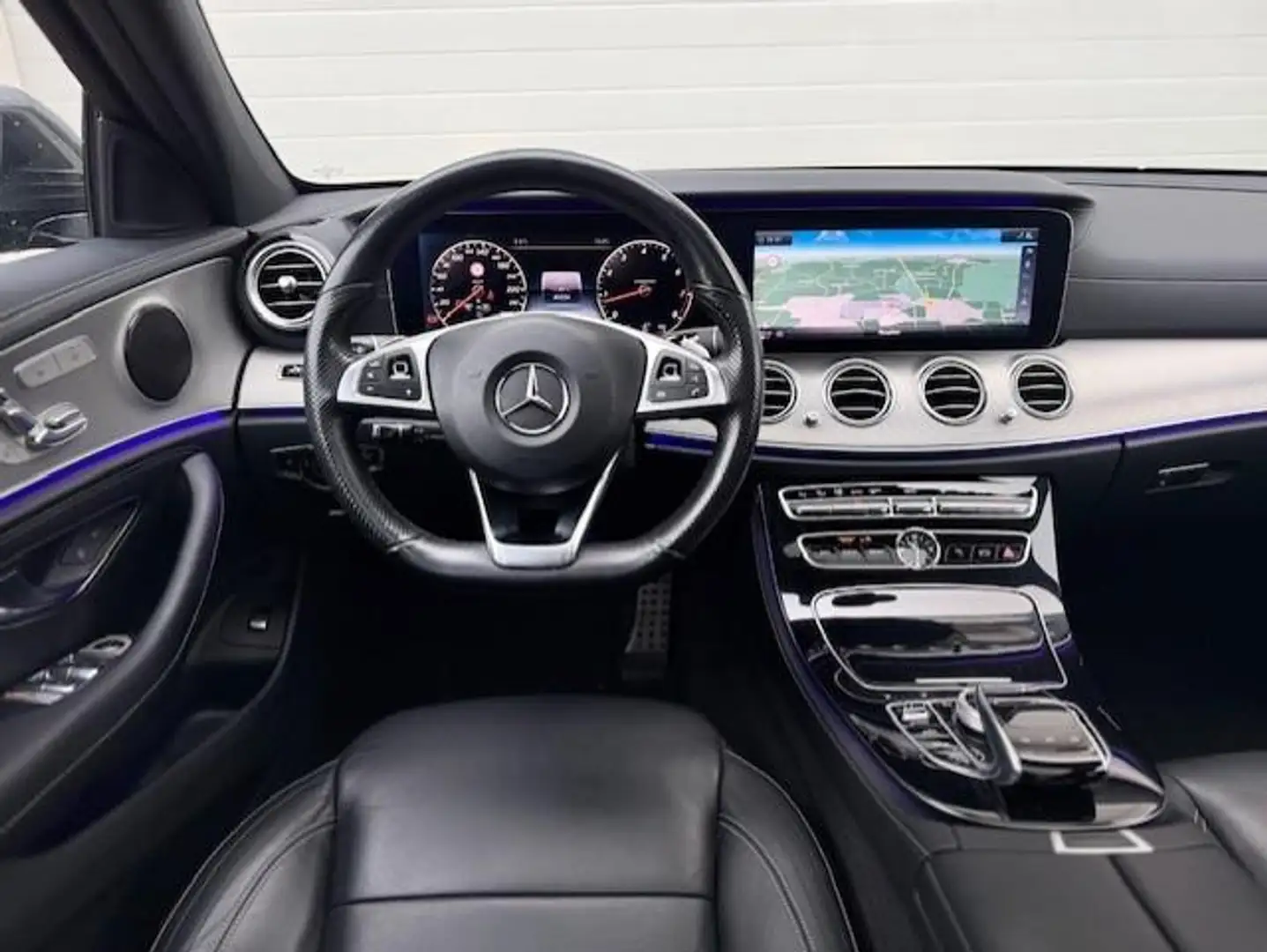 Mercedes-Benz E 200 Ambition AMG - Panorama dak -360° Grau - 2