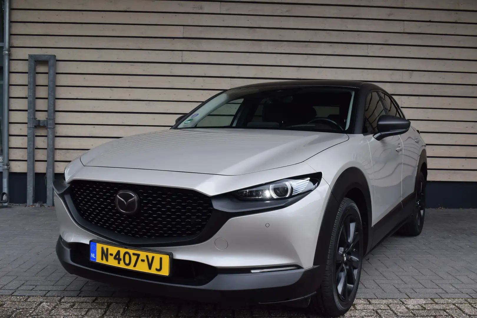Mazda CX-30 2.0 e-SkyActiv-X M Hybrid Luxury - Black Edition - Brown - 2