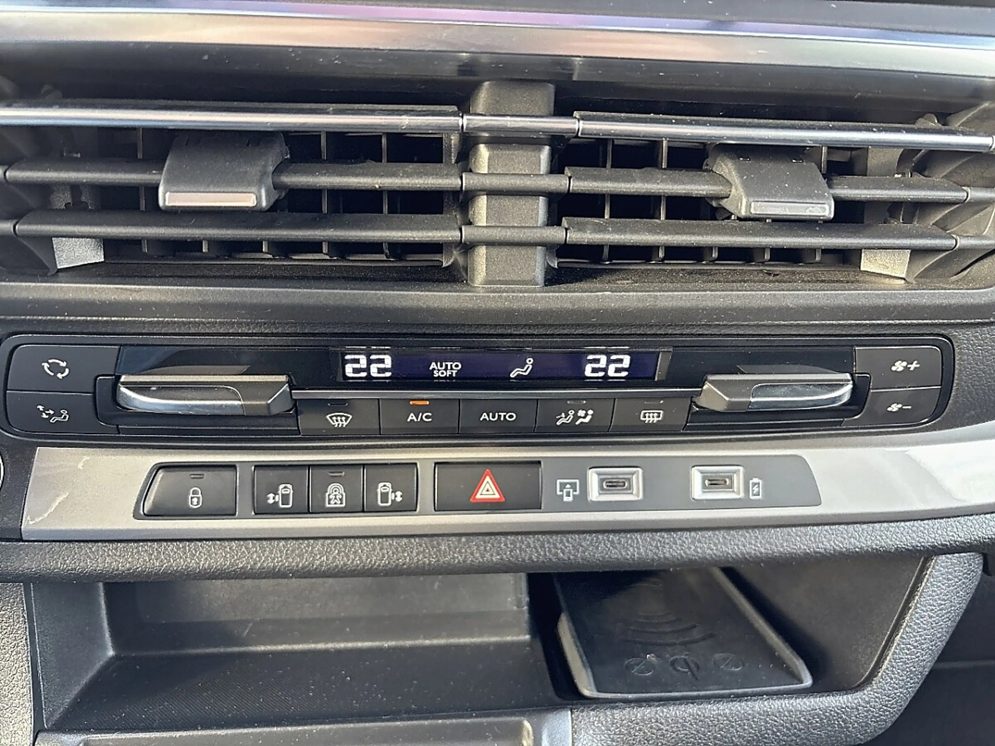 Peugeot Traveller Premium BlueHDi 180 Standard EAT8 — photo 15