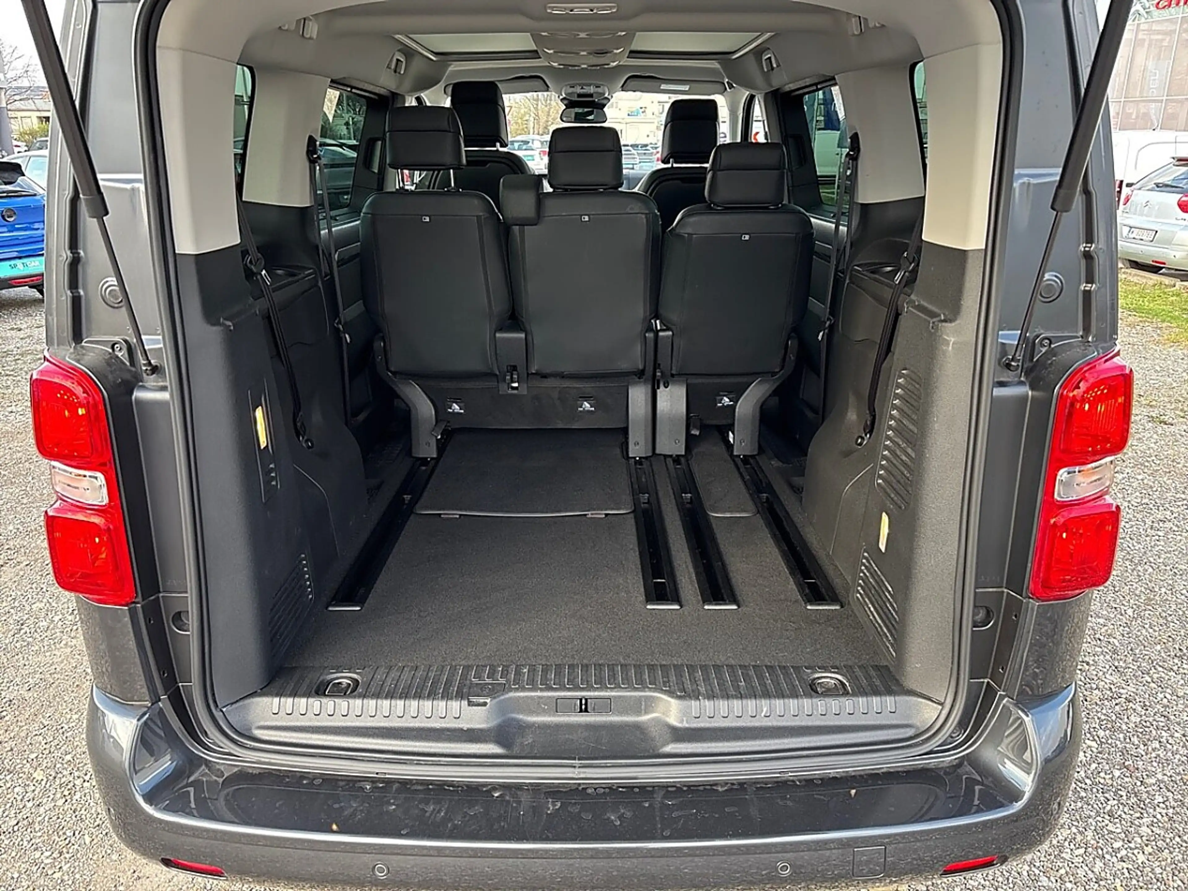 Peugeot Traveller Premium BlueHDi 180 Standard EAT8 — photo 6