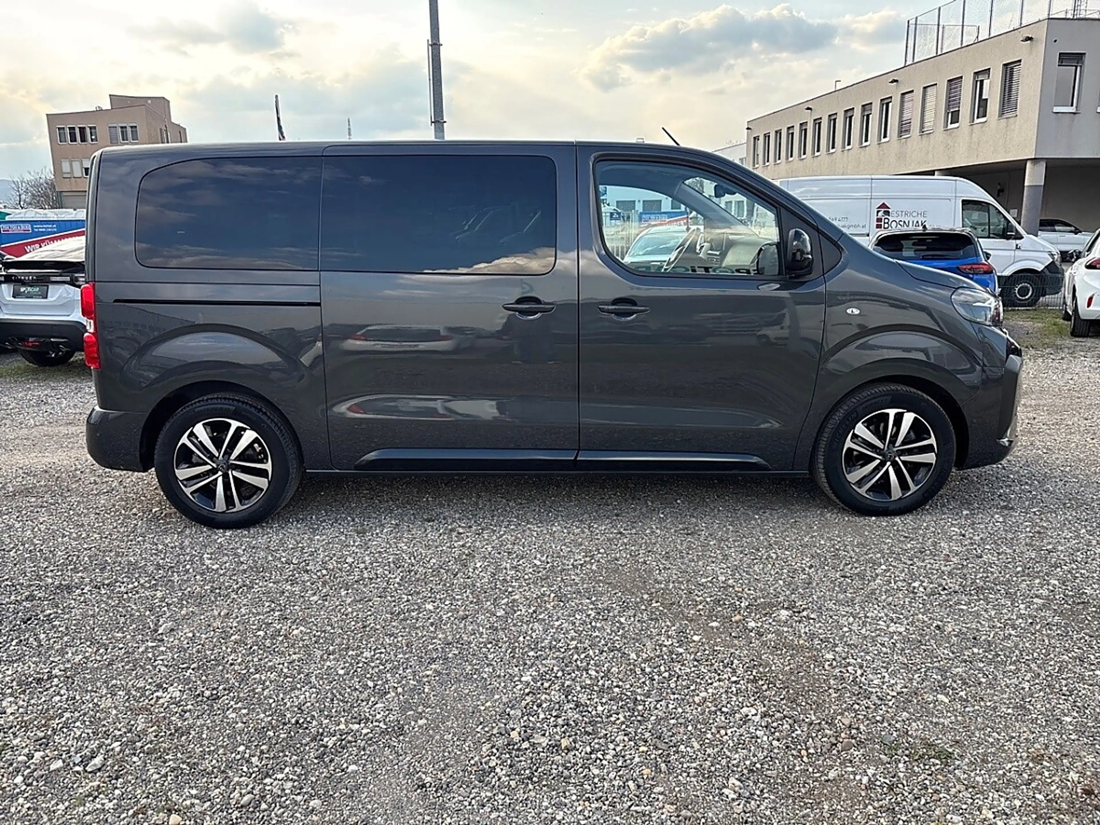 Peugeot Traveller Premium BlueHDi 180 Standard EAT8 — photo 4