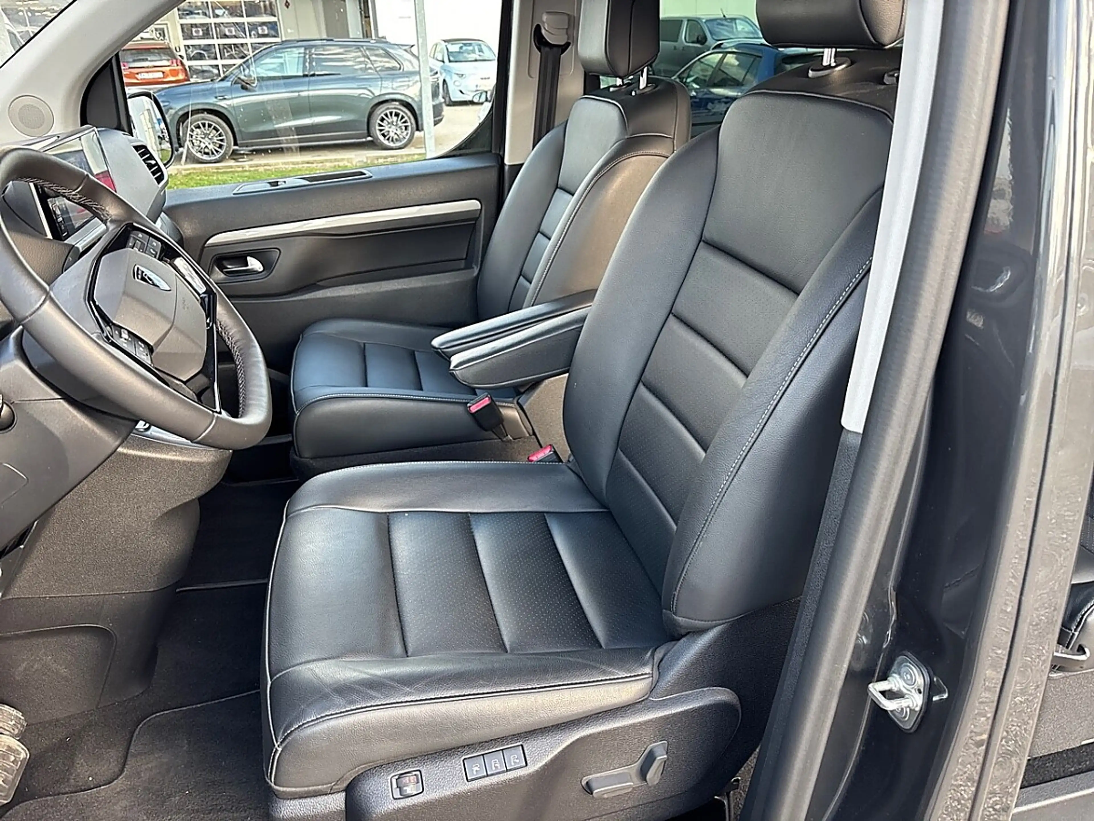 Peugeot Traveller Premium BlueHDi 180 Standard EAT8 — photo 9